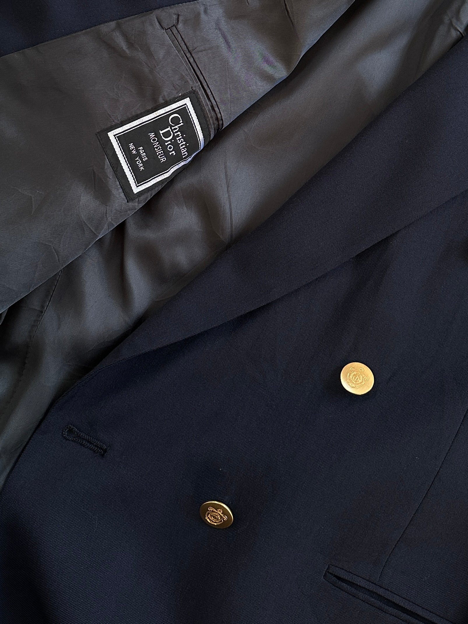 Christian Dior Monsieur 1980s bespoke double-breasted blazer, 44R/XL, navy blue tailored men's suit jacket with peak lapels.