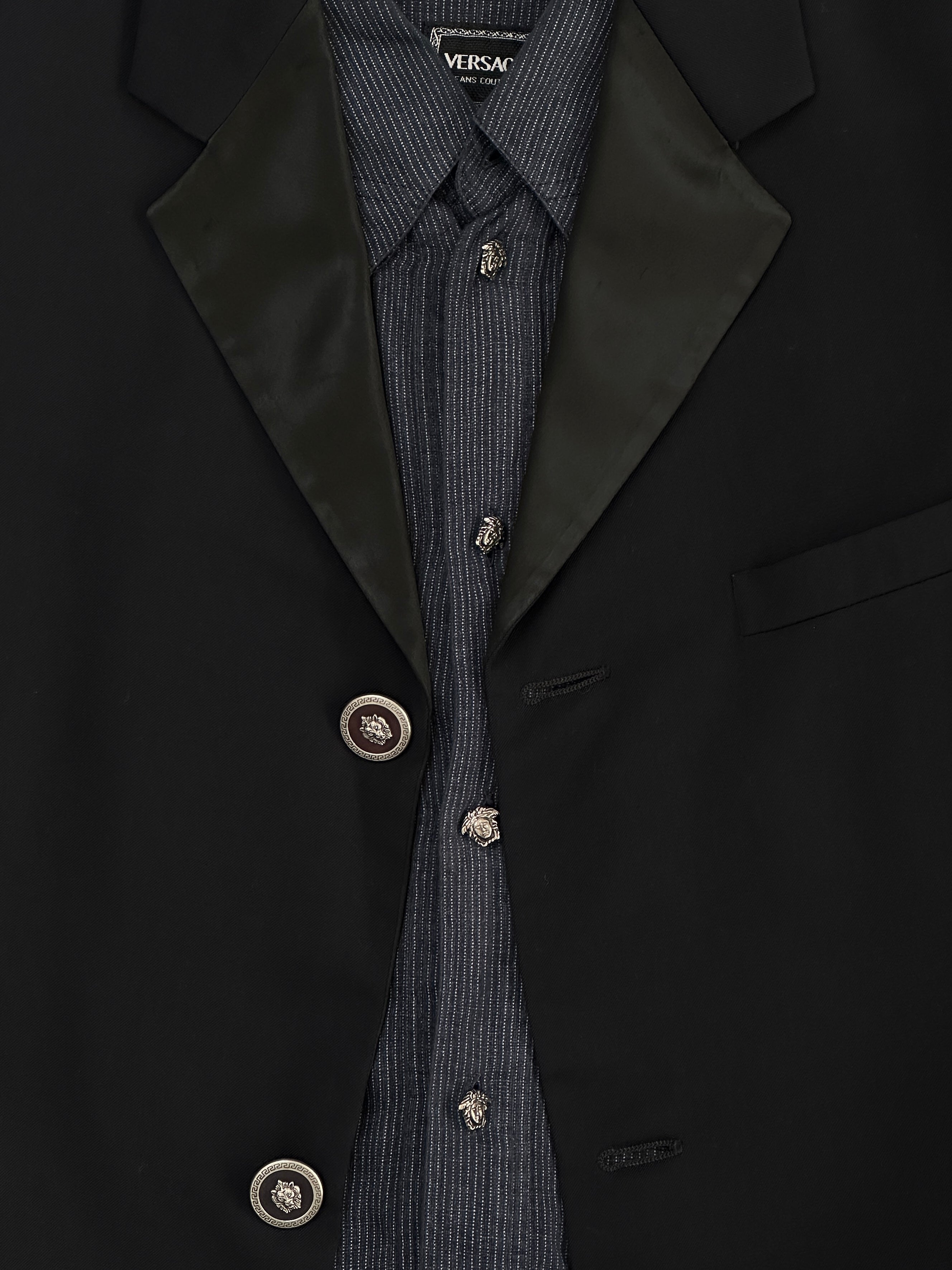 Versace Versus pure wool Medusa tuxedo suit, size 40R/W32, tailored fit, featuring classic lapels and sleek design.