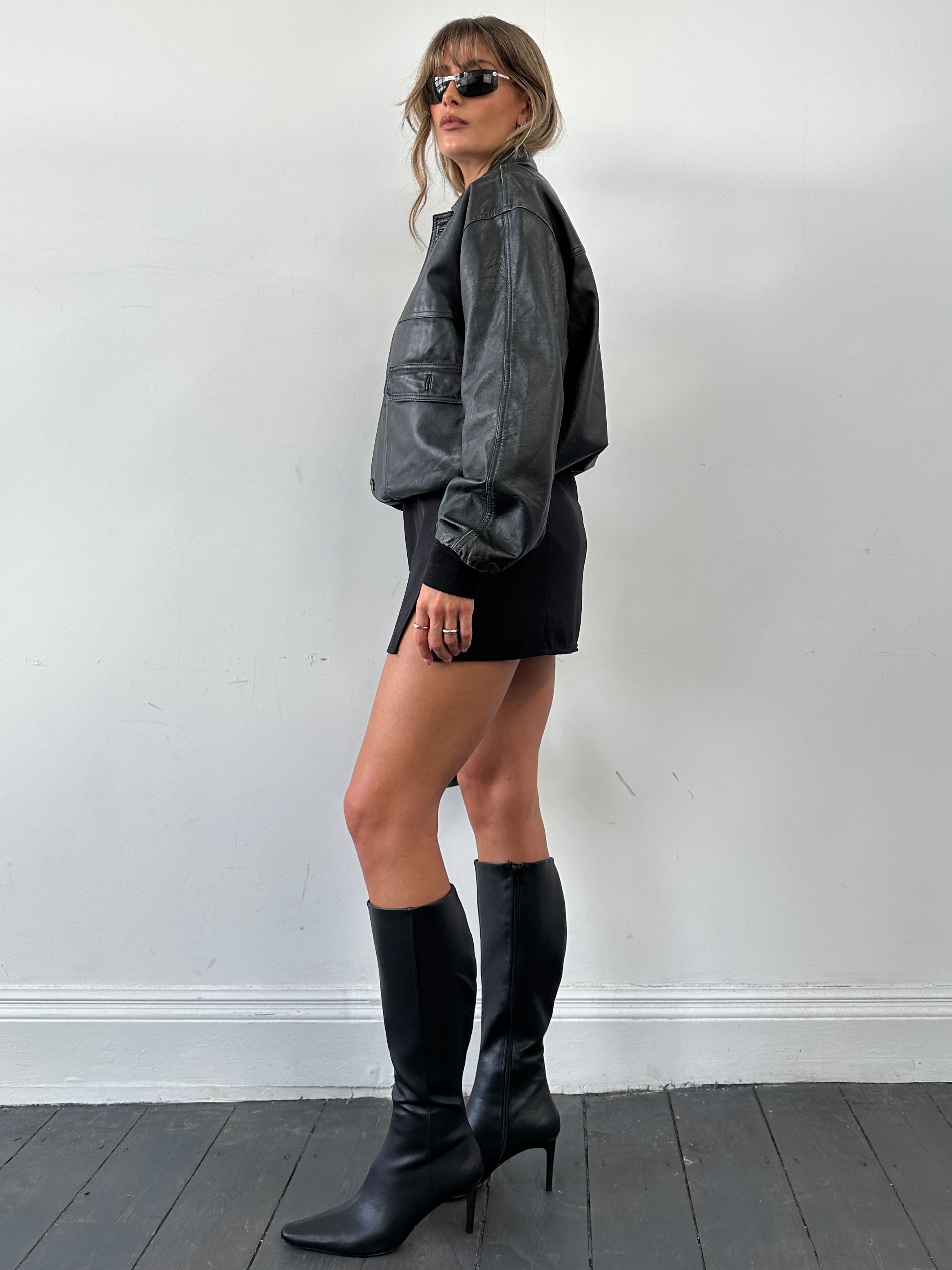 Vintage leather bomber jacket, size M, featuring classic design with ribbed cuffs and collar, in rich brown leather.