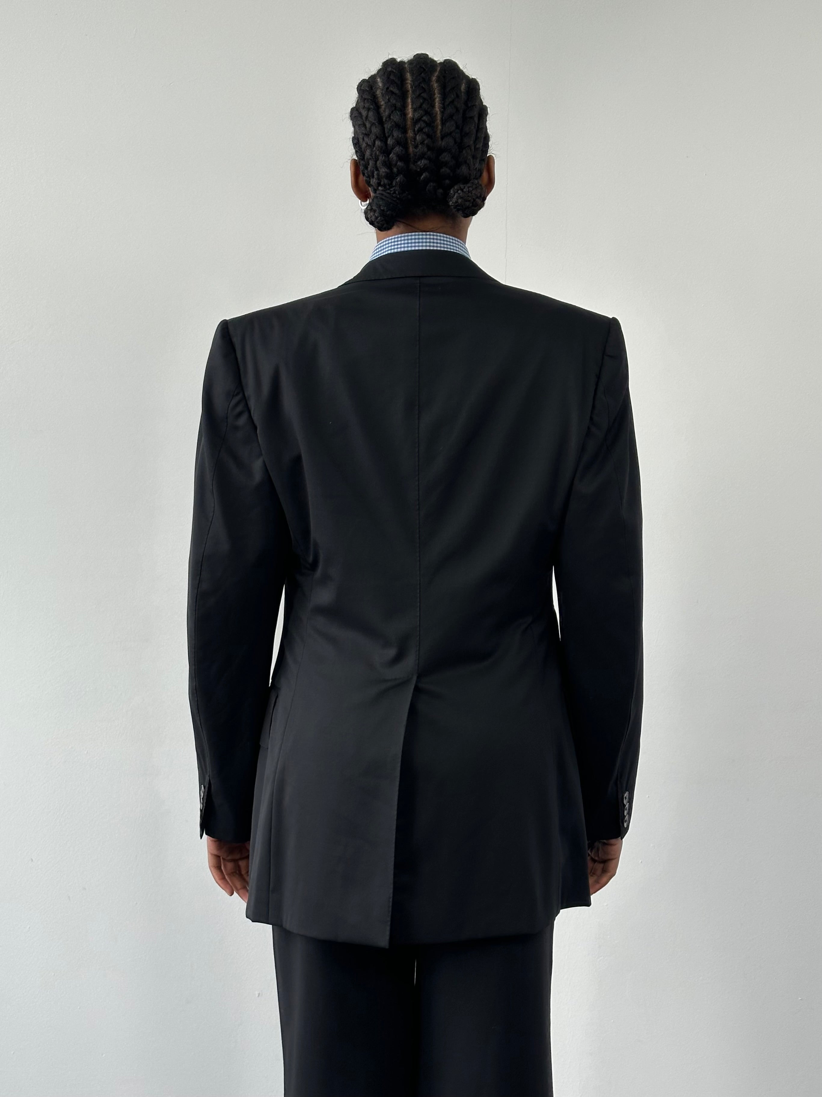 Gucci 1990s pure wool dagger collar blazer in navy, tailored fit, with structured lapels and classic design, size 38R/M.