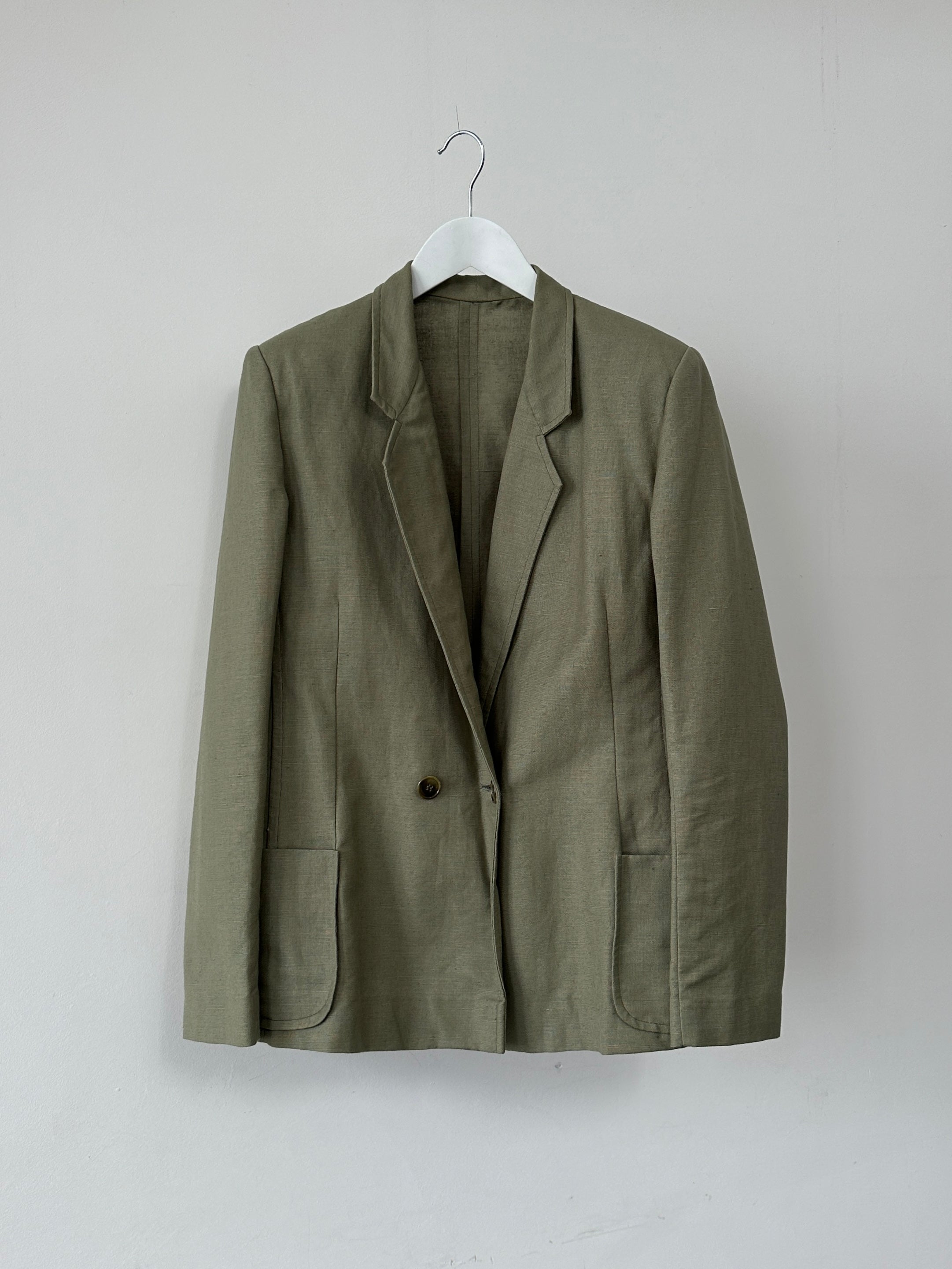 Vintage linen double-breasted blazer in size M, featuring classic style and tailored fit, displayed on a neutral background.