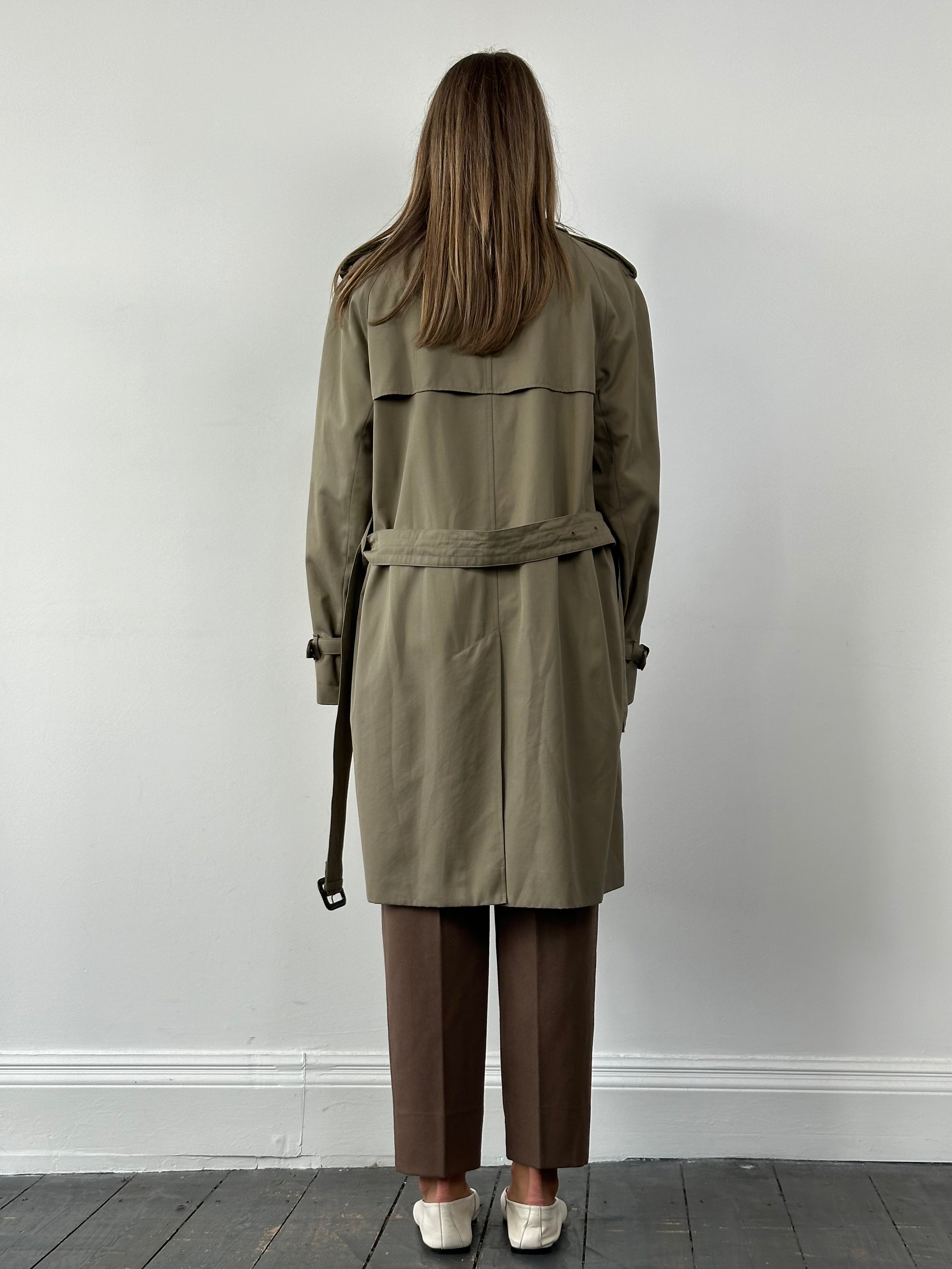 Aquascutum pure cotton double-breasted belted trench coat in XL, showcasing classic design and tailored fit.