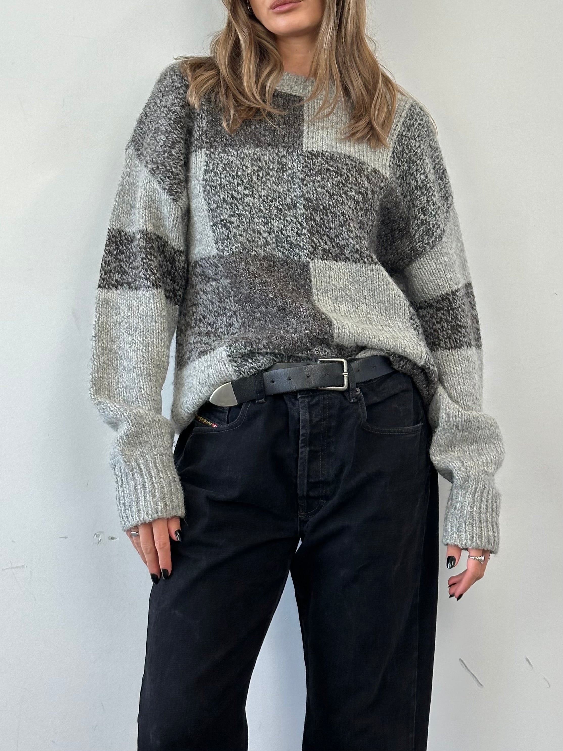 Armani wool and alpaca check-knit jumper in XL, featuring a cozy, stylish design with a classic pattern and ribbed cuffs.