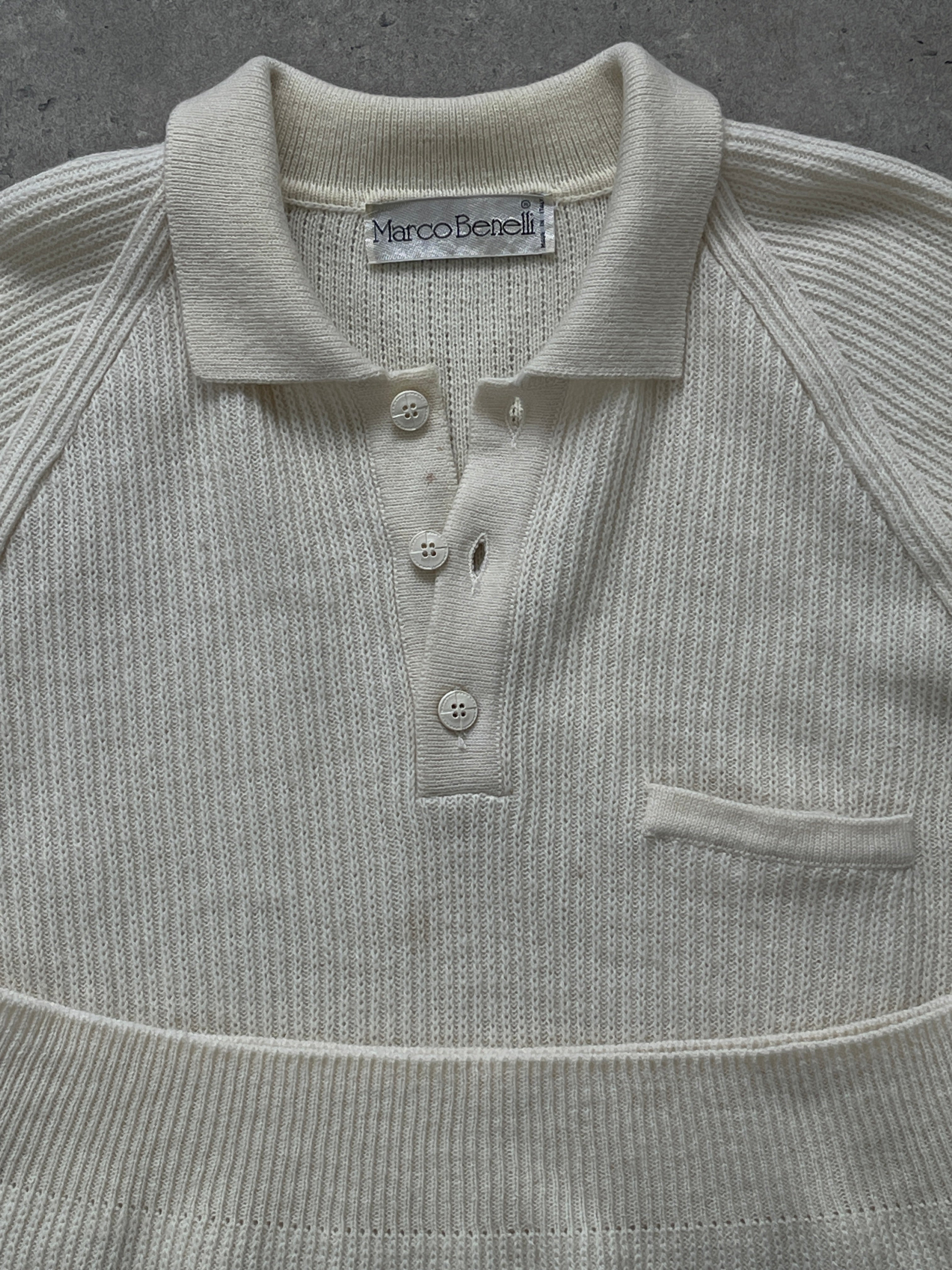Vintage Italian 1990s wool knitted polo jumper in XL, featuring a classic knitted design and ribbed collar.