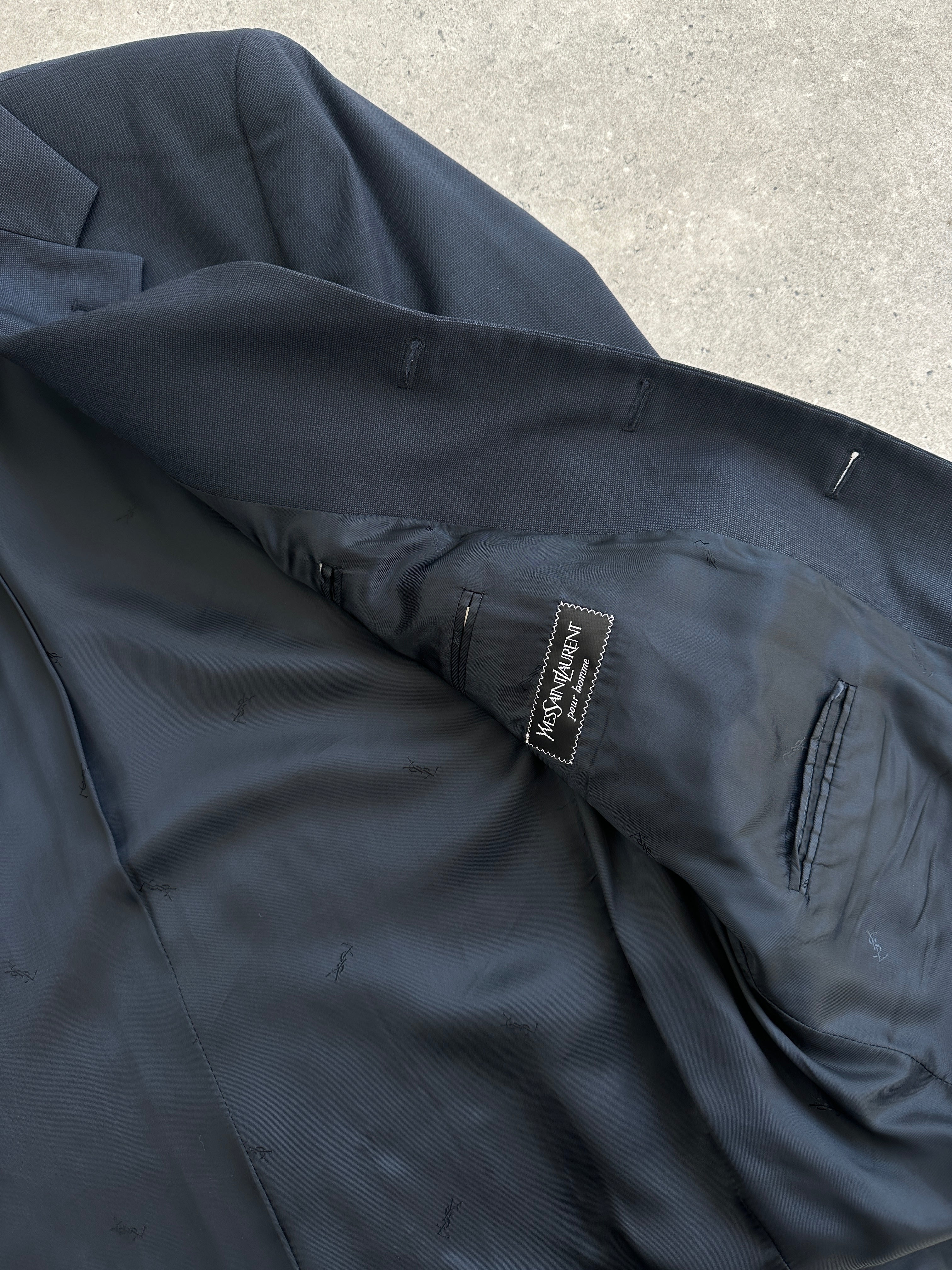 Yves Saint Laurent Pour Homme 1990s pure wool single-breasted blazer in size 42R/XL, dark tailored jacket with notch lapels.
