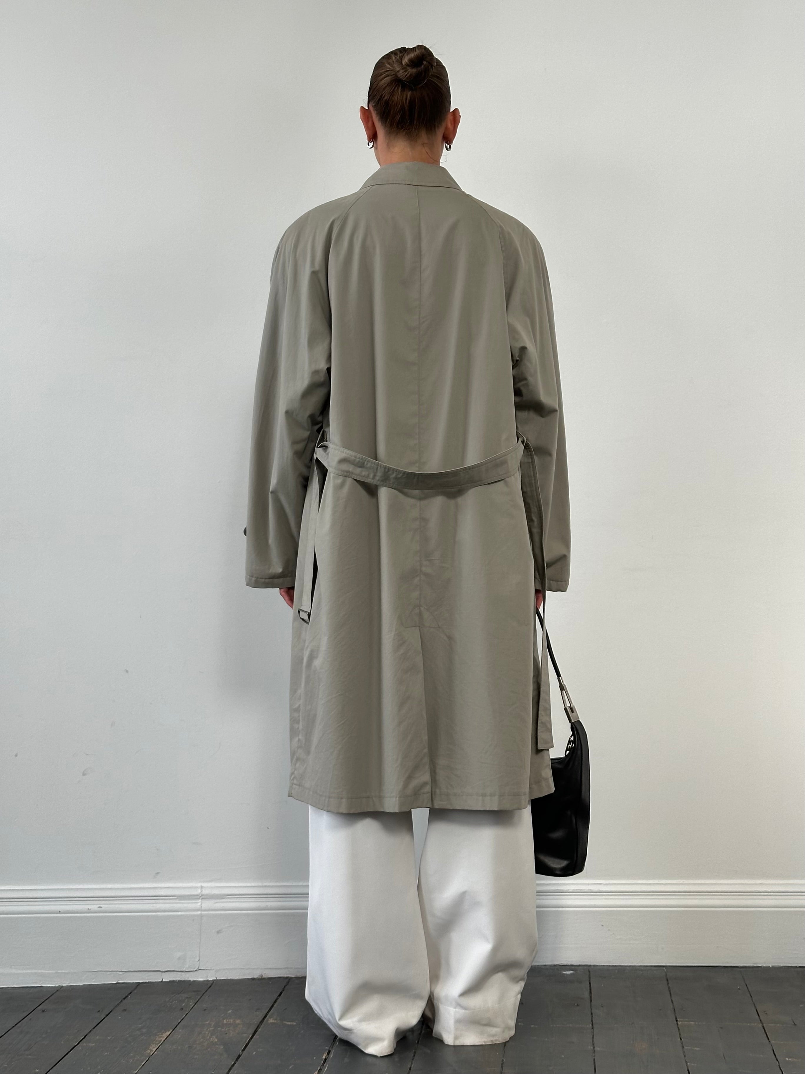 Vintage Italian vintage trench coat with concealed placket, belt, and XL size, stylish and classic outerwear.