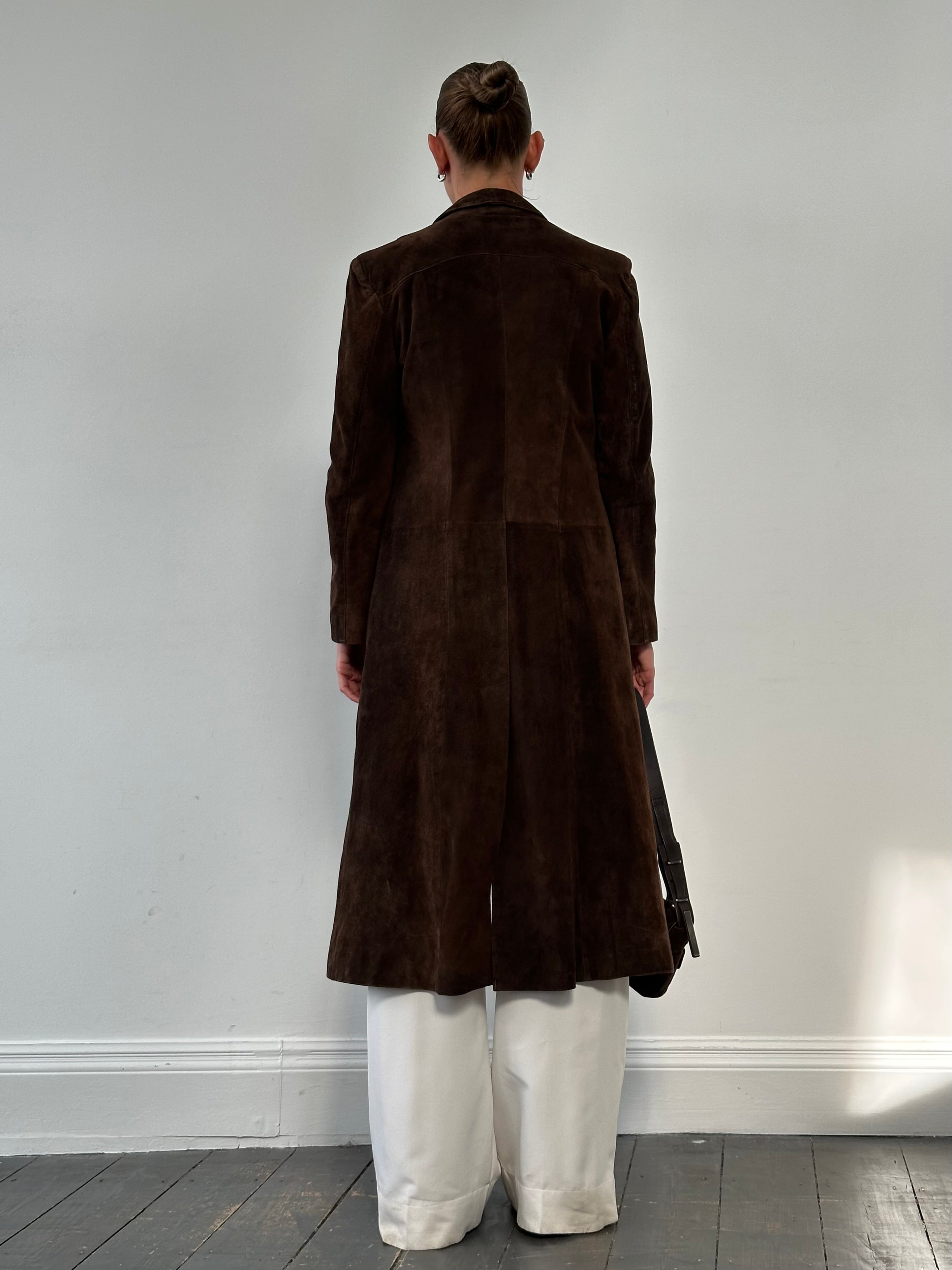Vintage suede trench coat jacket in size S, showcasing classic design and rich texture with a timeless vintage style.