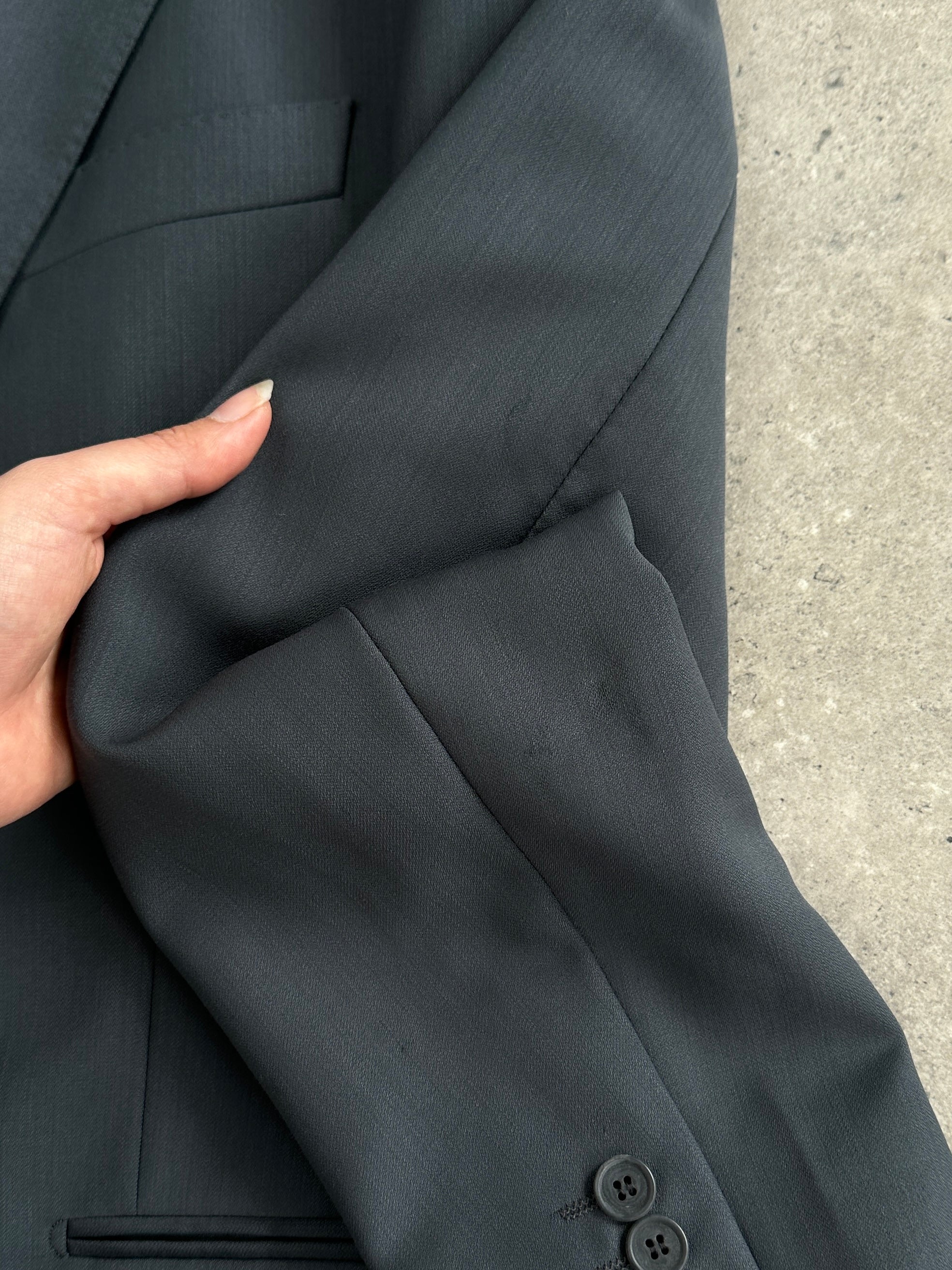 Vintage Italian double-breasted wool blazer in size 40R/W28, classic men’s suit jacket with tailored fit and vintage style.
