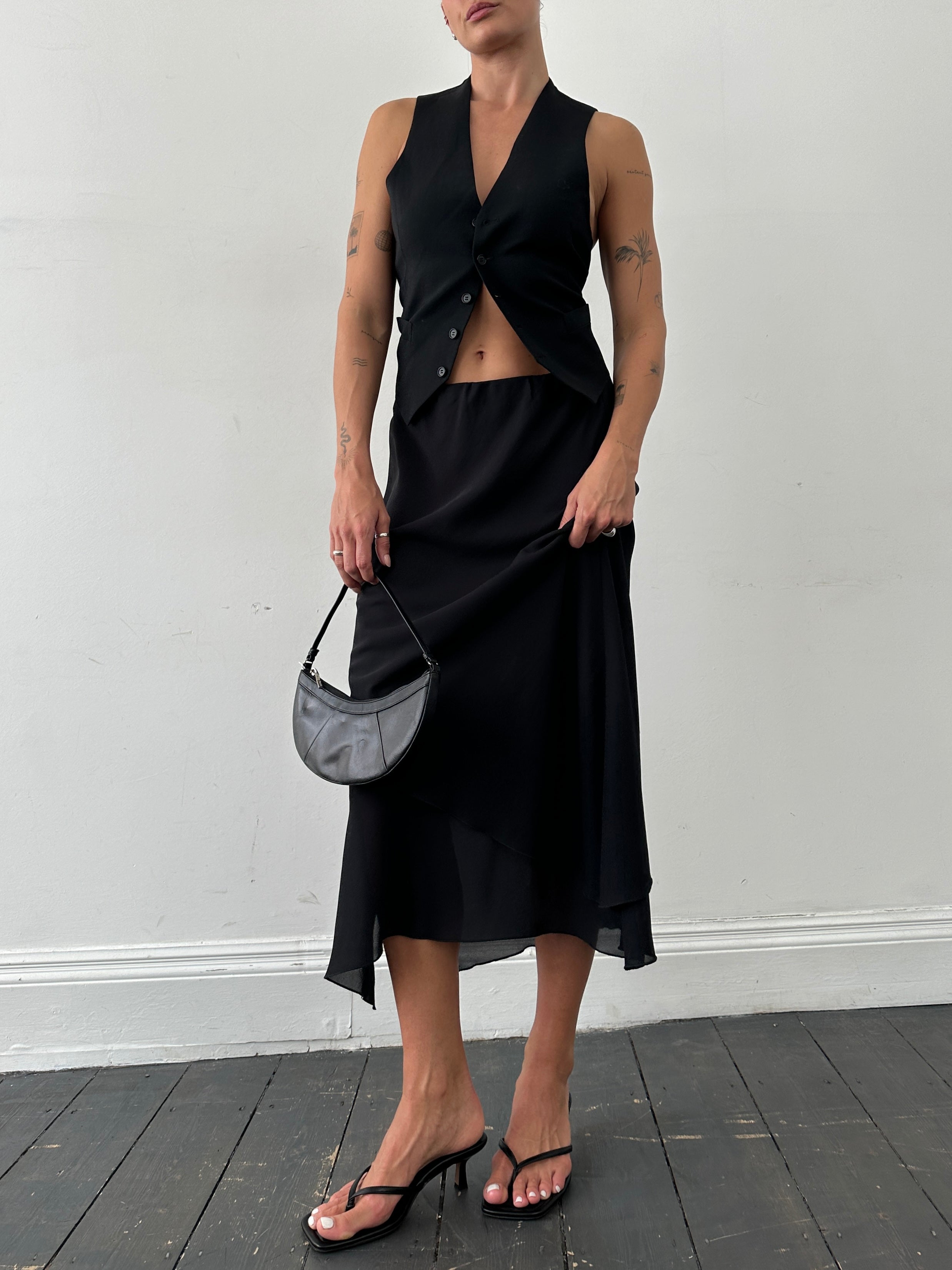 Vintage floaty double-layered midi skirt in W30-34, featuring a feminine, flowing design with a vintage-inspired style.