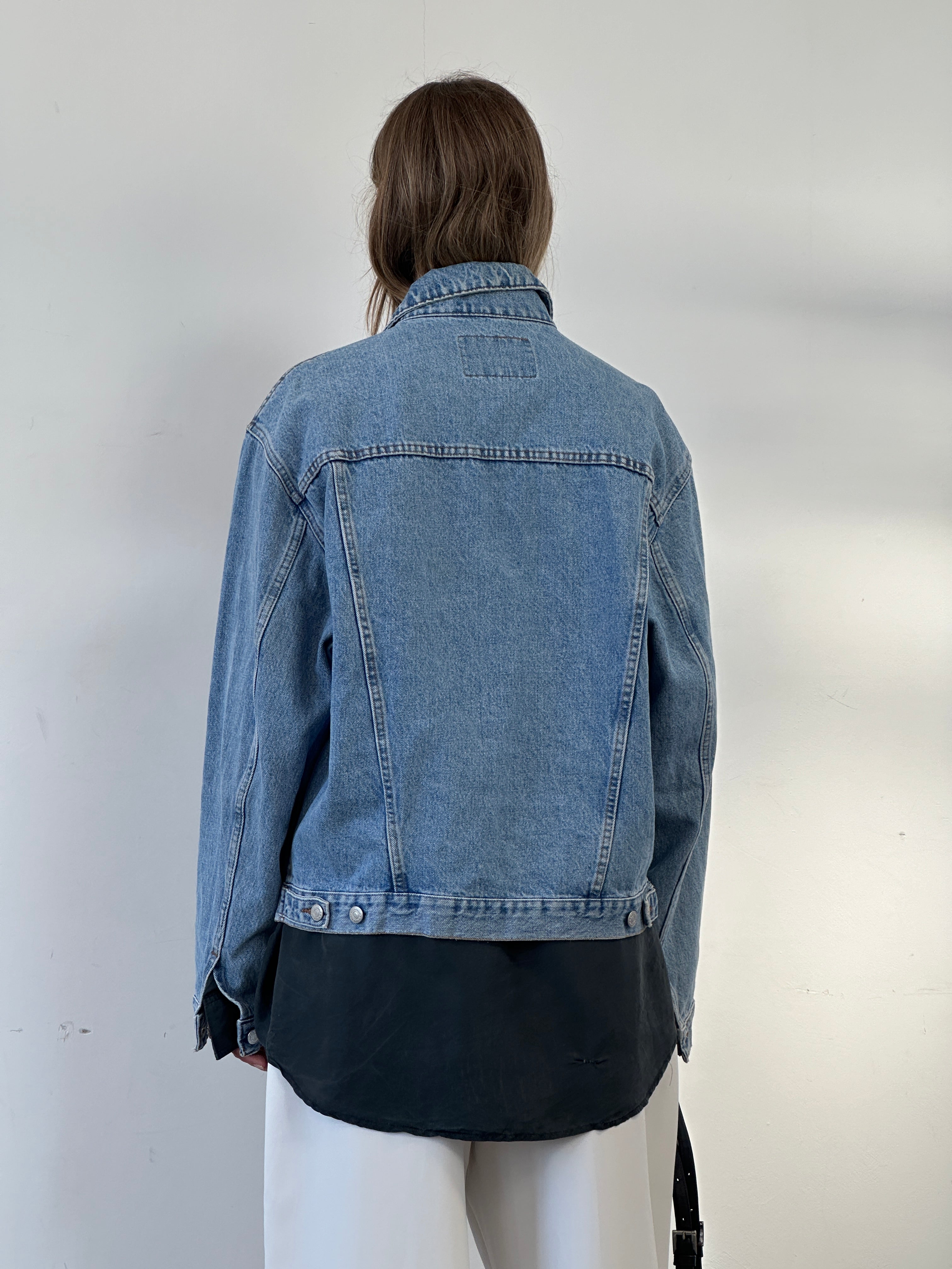 Carrera Italian oversized denim jacket from the 80s-90s with a relaxed fit, classic blue wash, and vintage style.