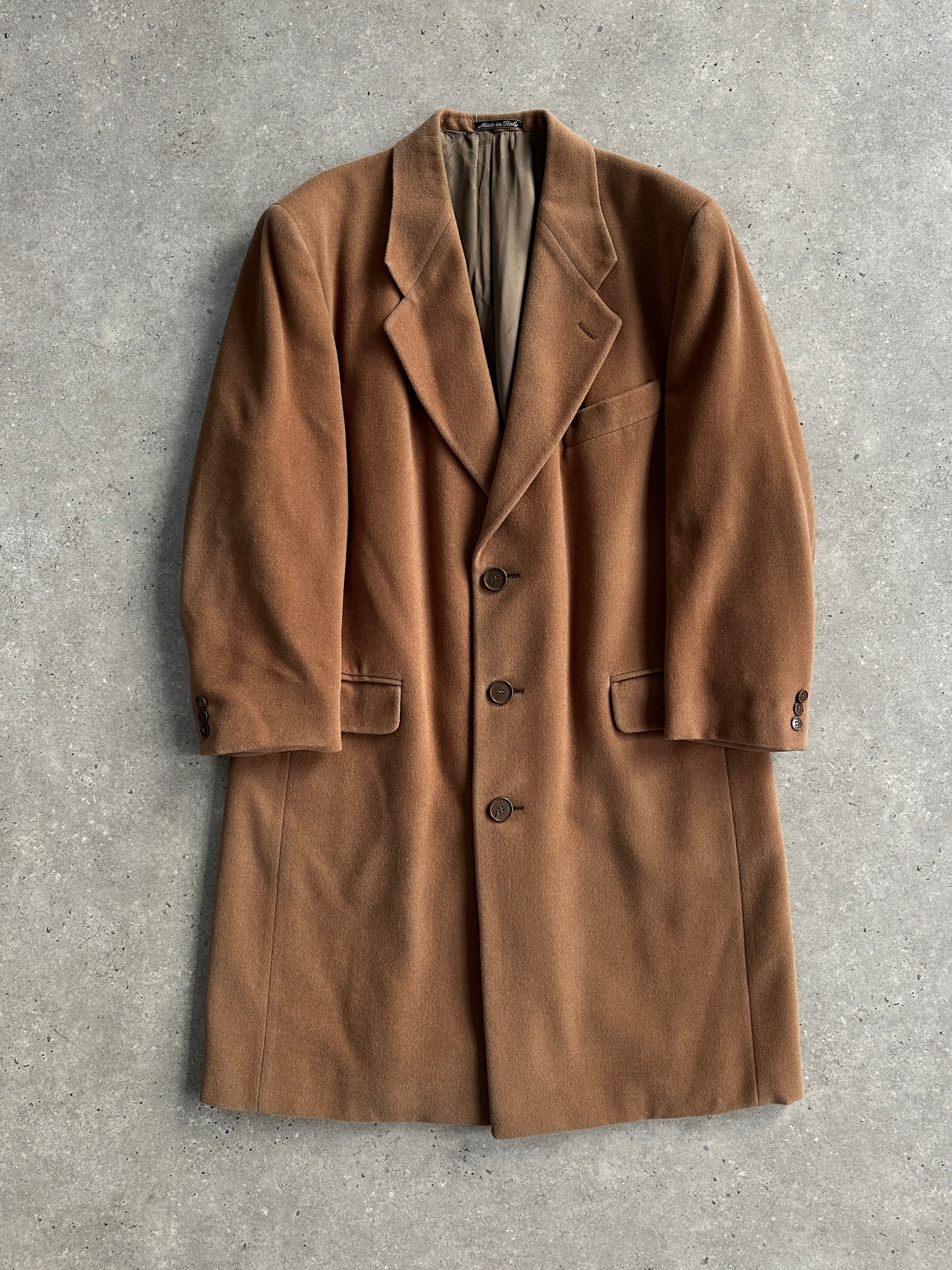 Giorgio Armani Le Collezioni wool cashmere single-breasted coat in XL, stylish men's coat with classic design and tailored fit.
