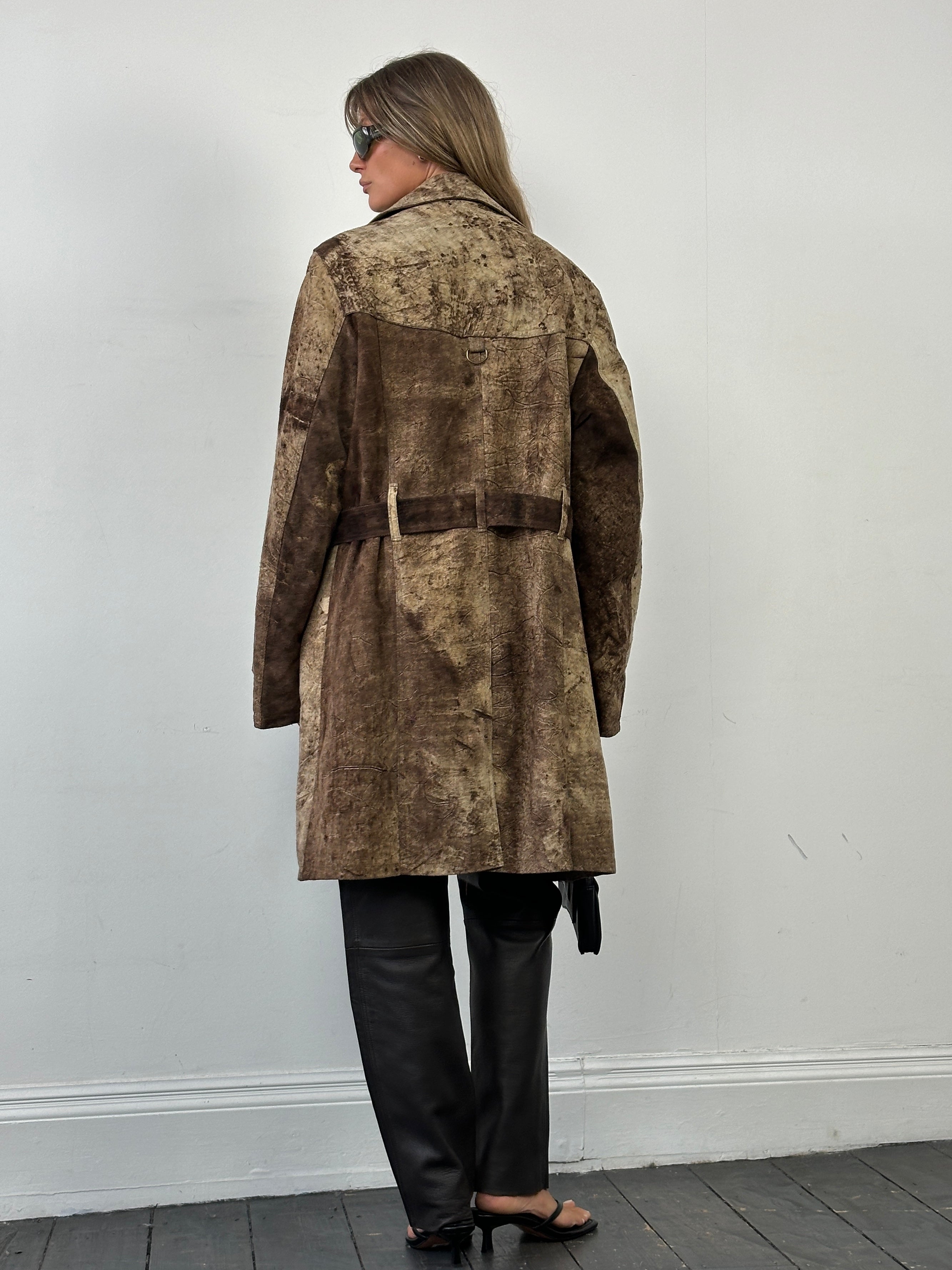Vintage Italian suede leather textured belted trench coat in size L/XL, featuring classic design and stylish craftsmanship.