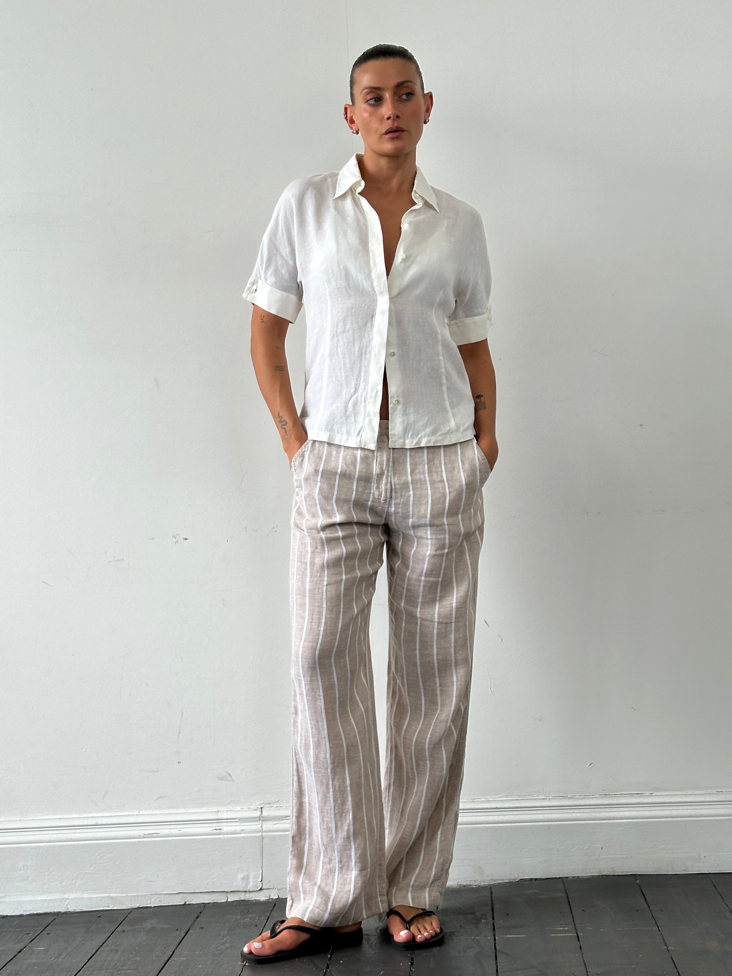 Max Mara pure linen short sleeve shirt in size small, light and breathable fabric, white color, displayed flat.