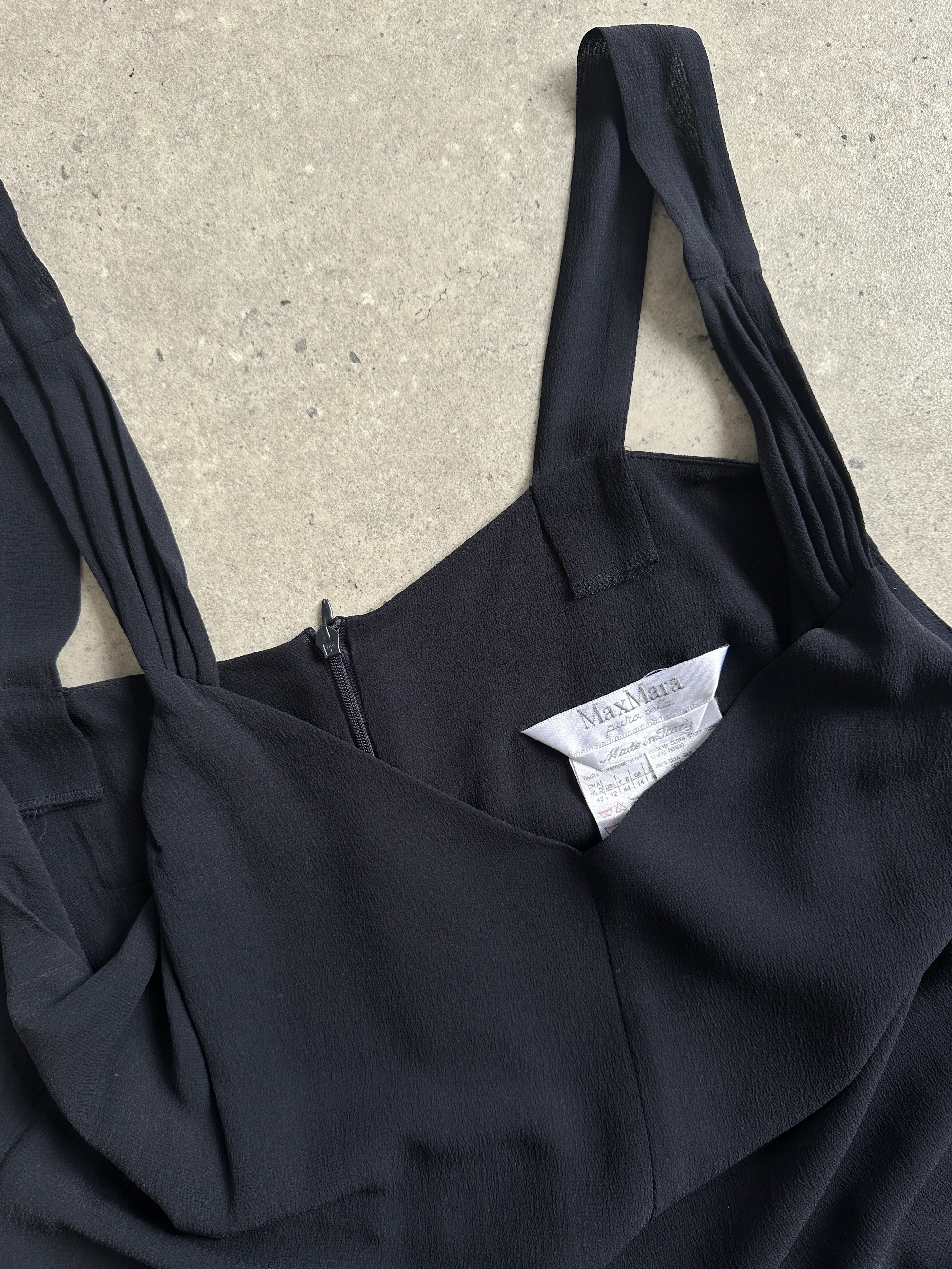 Max Mara pure silk V-neck maxi dress in size M, elegant flowing dress with a fitted waist and sleeveless design.