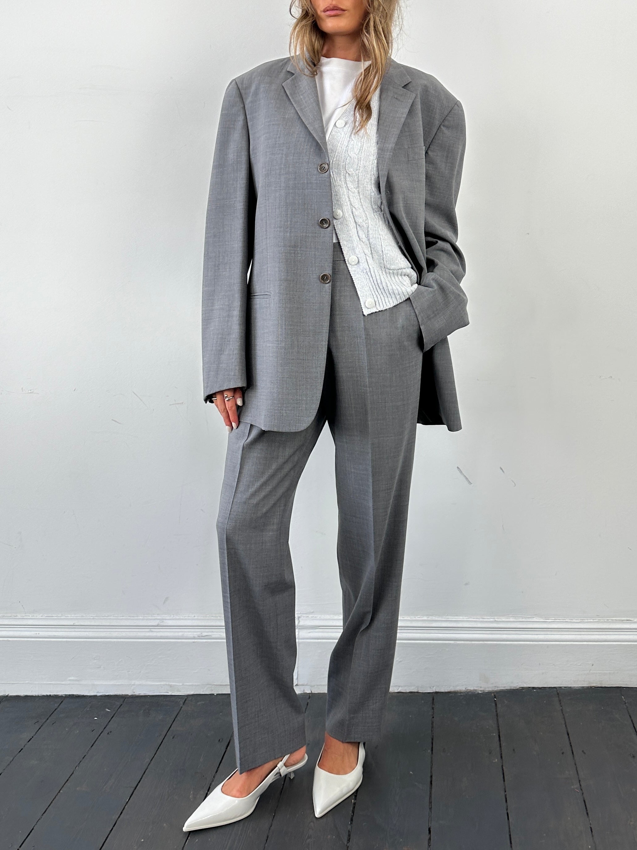 Armani Collezioni relaxed virgin wool single-breasted suit jumpsuit, size 40R/W32, in a tailored, sophisticated style.