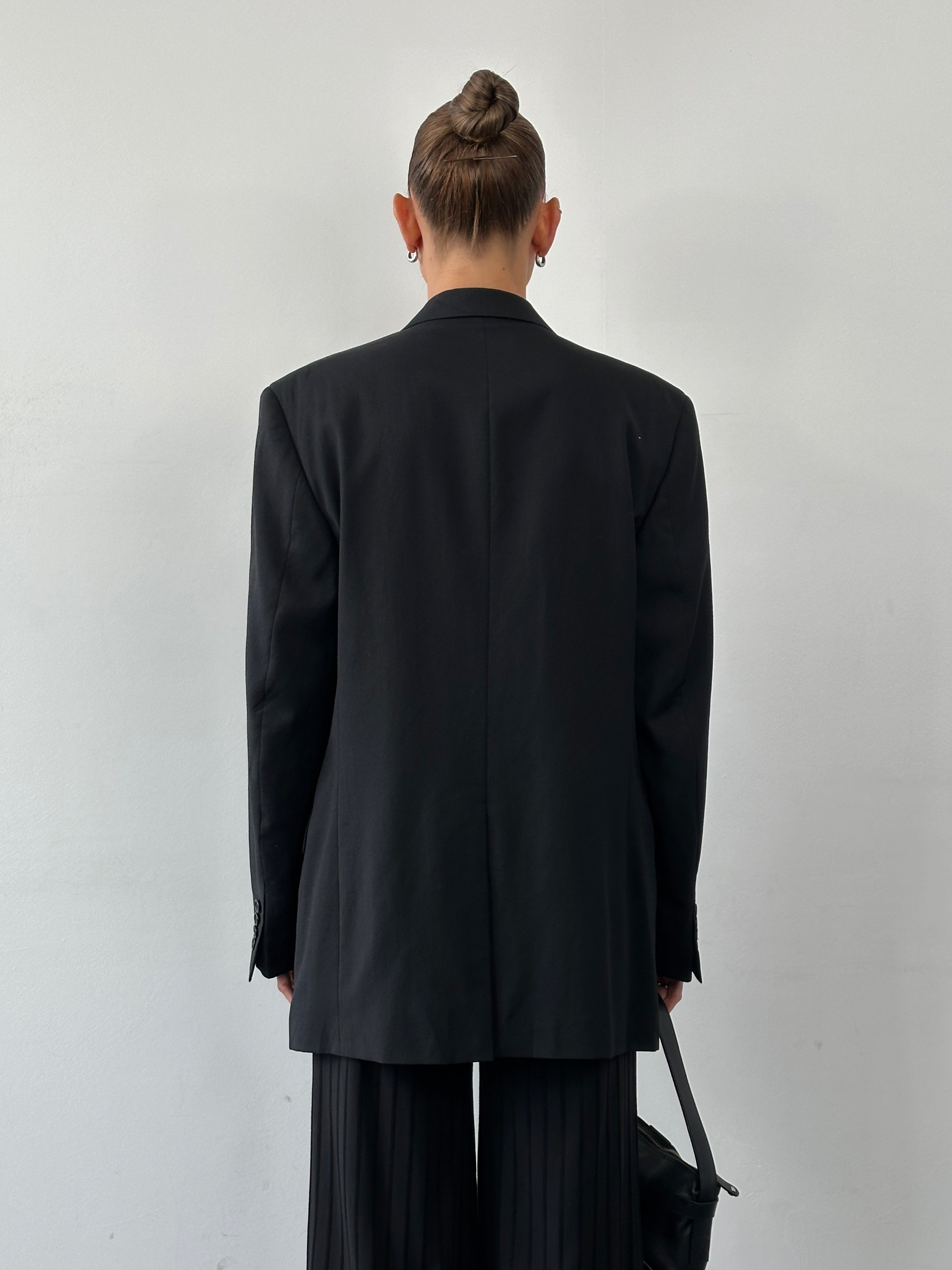 Yves Saint Laurent men's pure wool blazer in size 44R/XL, single-breasted with notch lapel, dark tailored jacket.