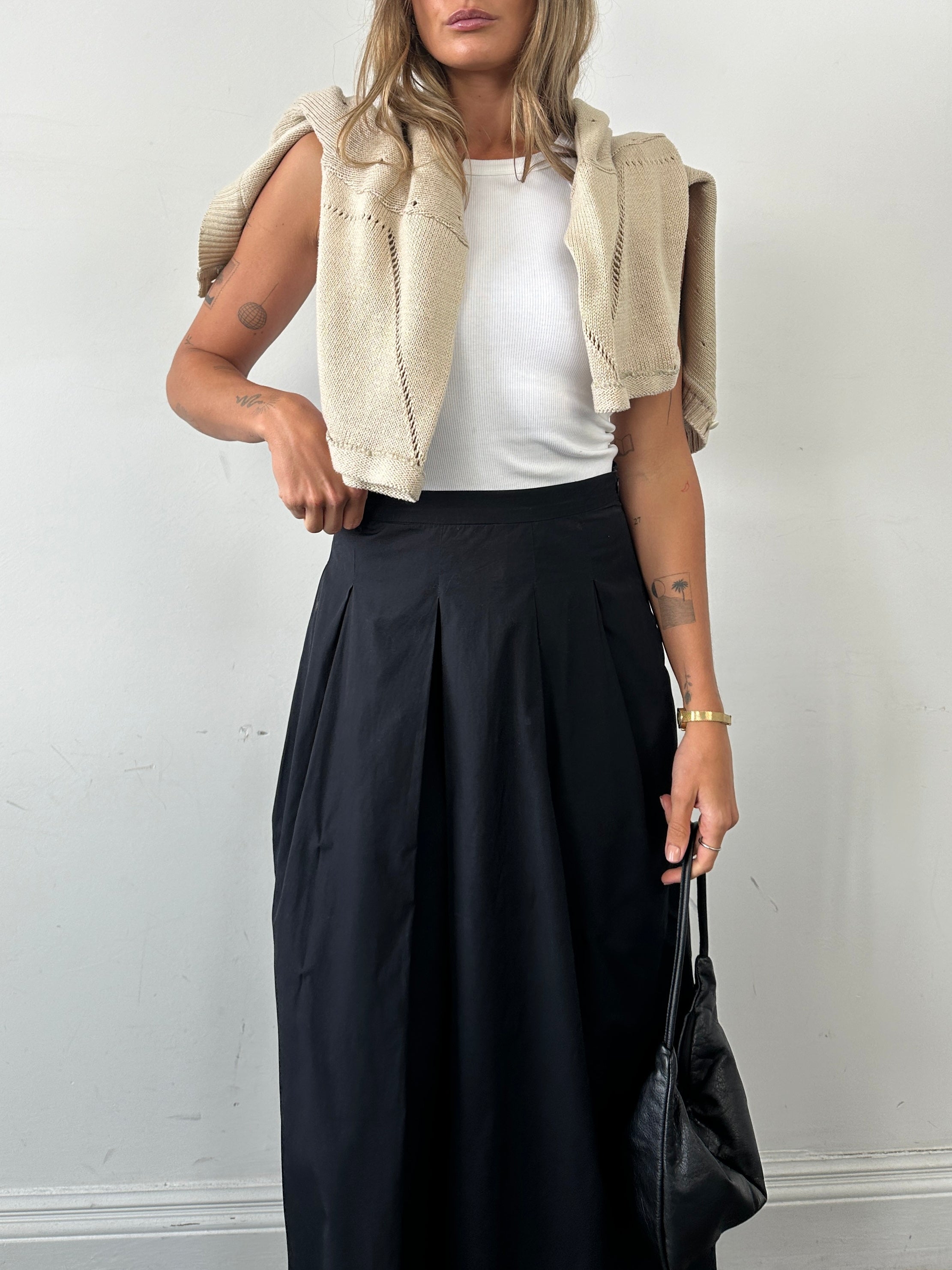 Max Mara Studio pure cotton pleated maxi skirt in W28, flowing design with a high waist and elegant pleats.