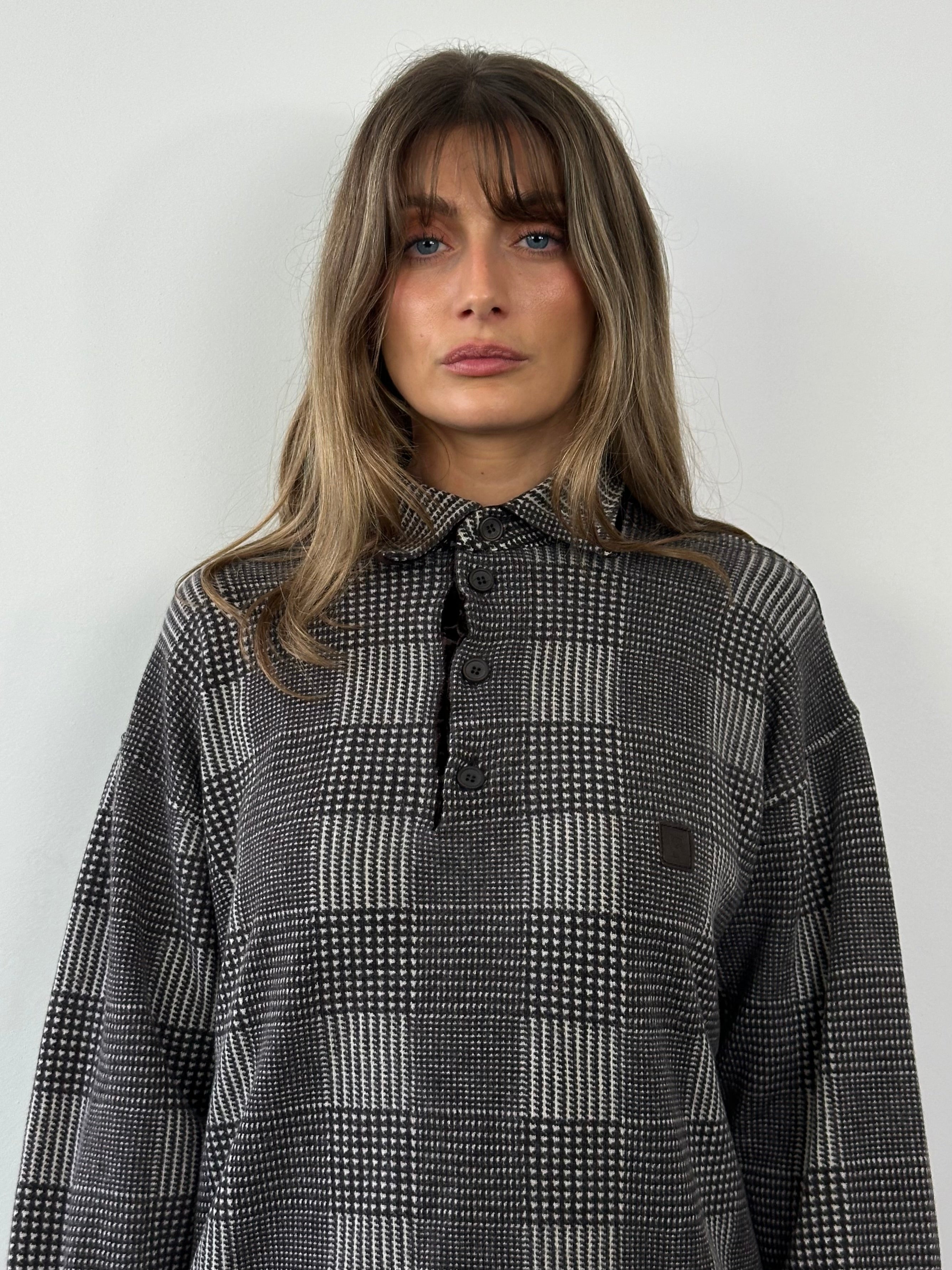 Gianfranco Ferre men's merino wool check logo polo jumper in M/L, featuring a classic check pattern and embroidered logo.