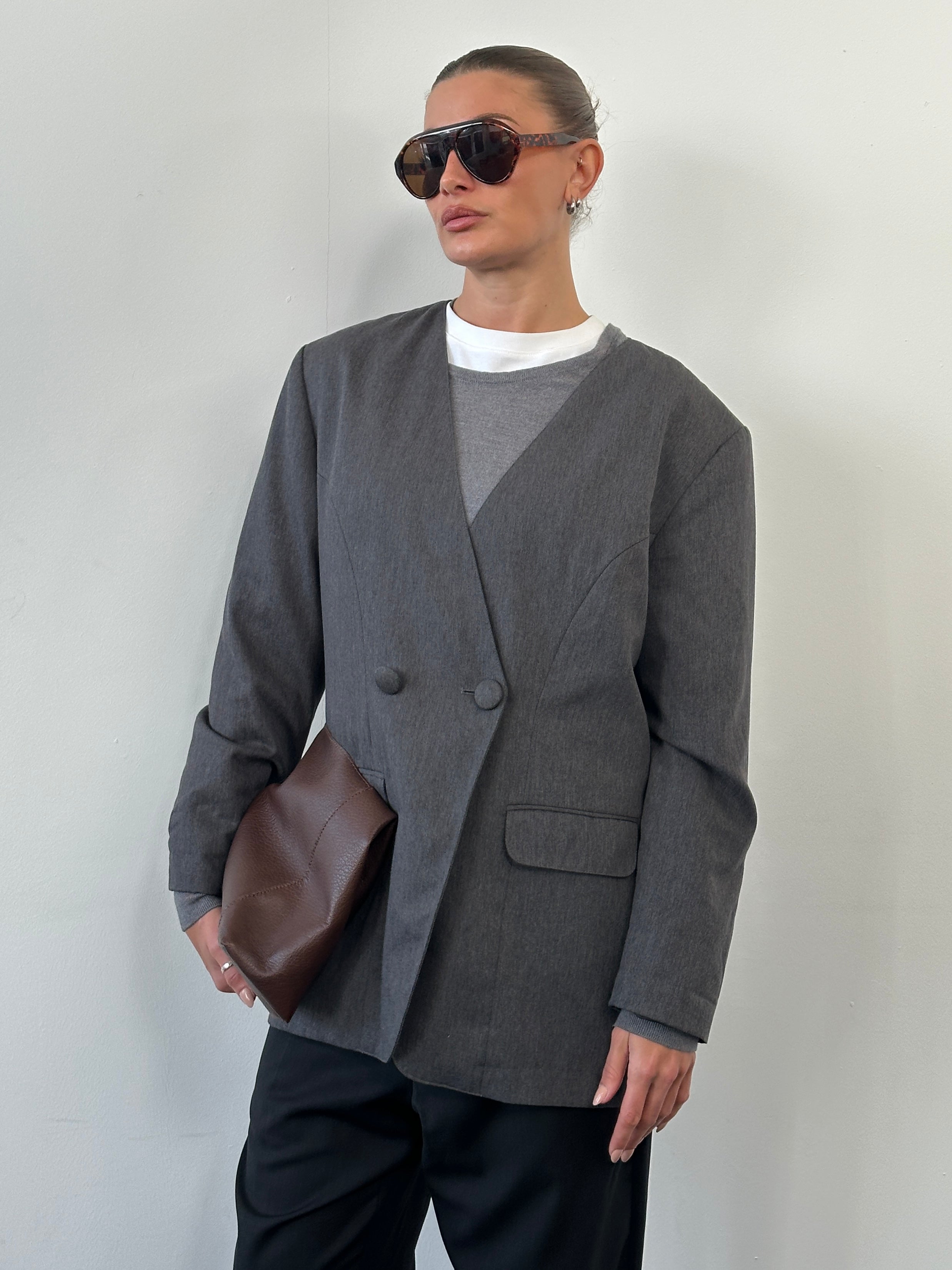 Vintage 1990s minimal collarless blazer in size M/L, tailored fit, with classic lapelless design and structured shoulders.