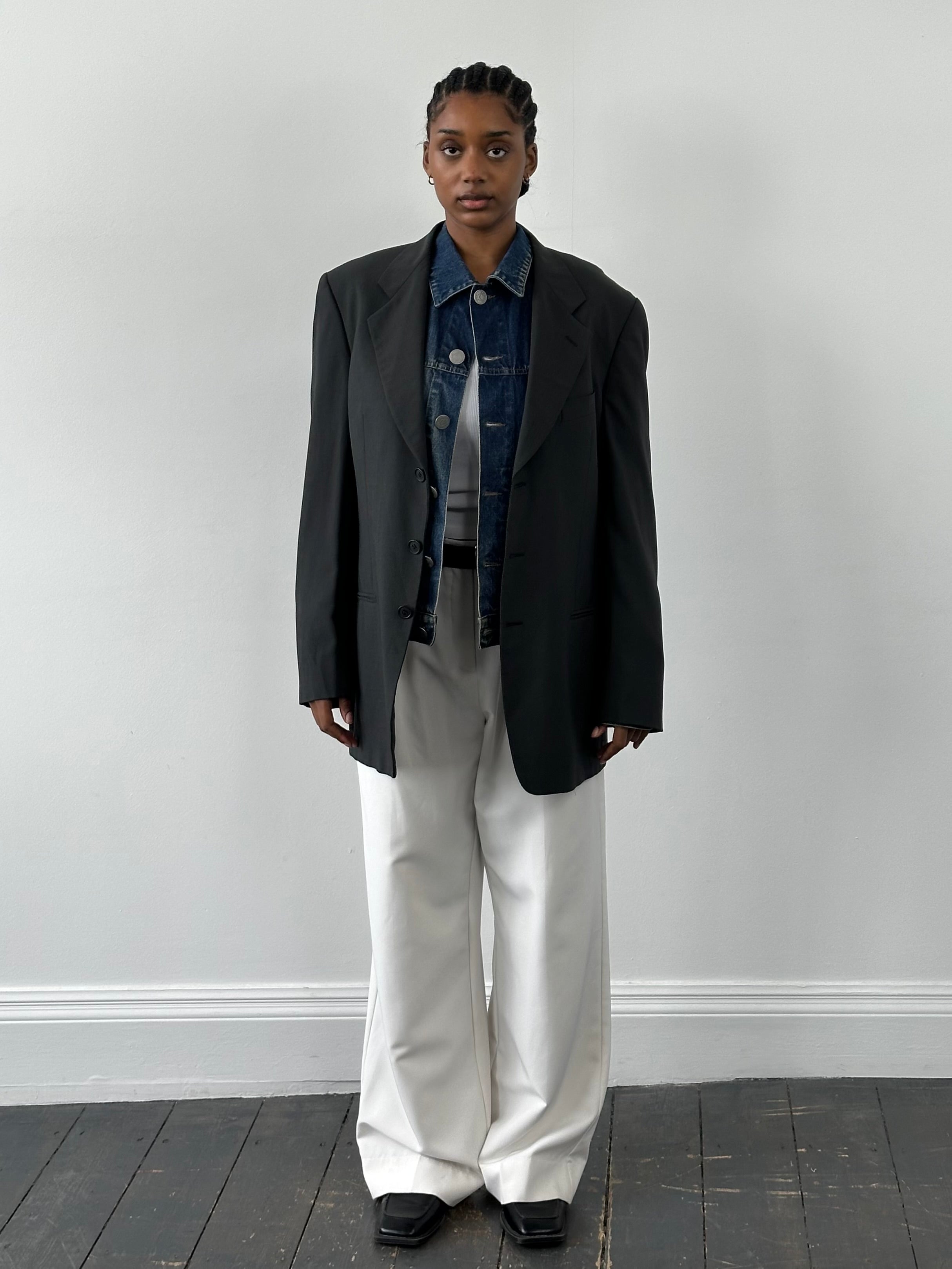 Giorgio Armani Le Collezioni 1990s wool single-breasted blazer in XL, navy blue, tailored fit with notch lapels and front buttons.