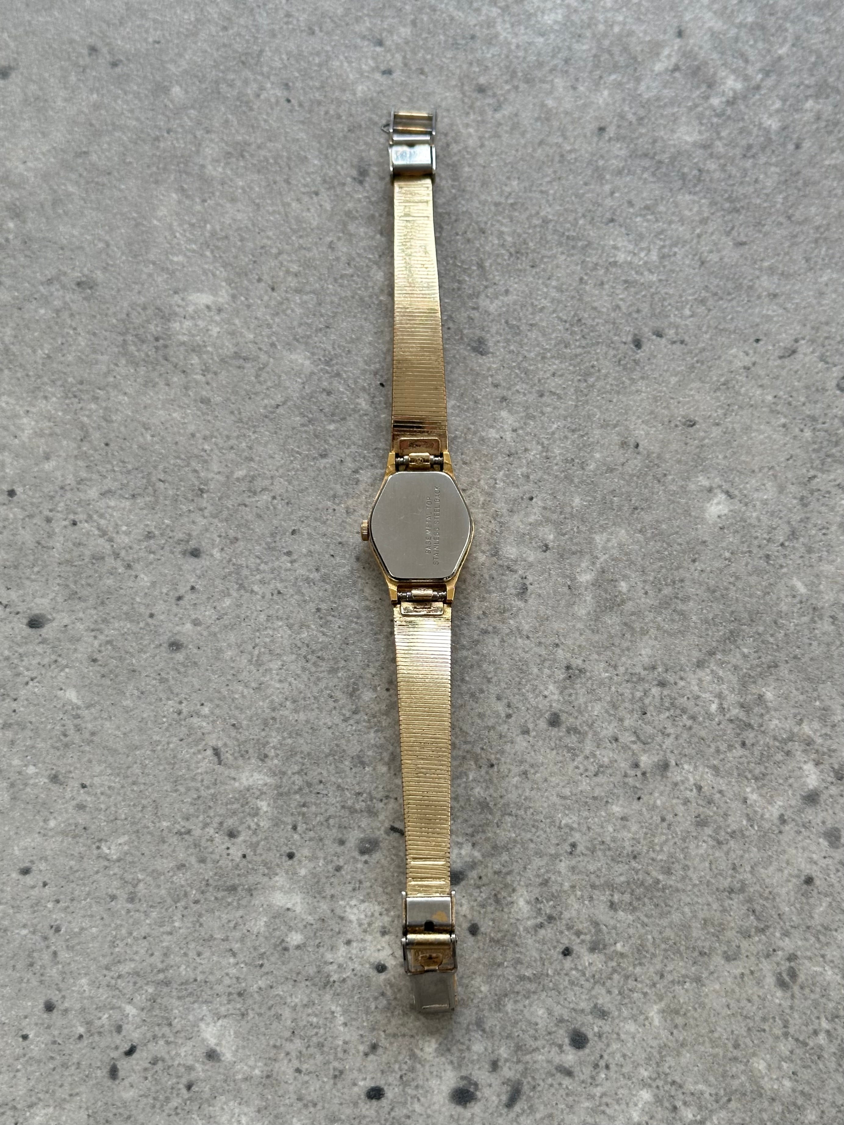 Accurist 1990s gold-tone octagonal quartz watch with a sleek design and large dial, showcasing vintage style and elegance.