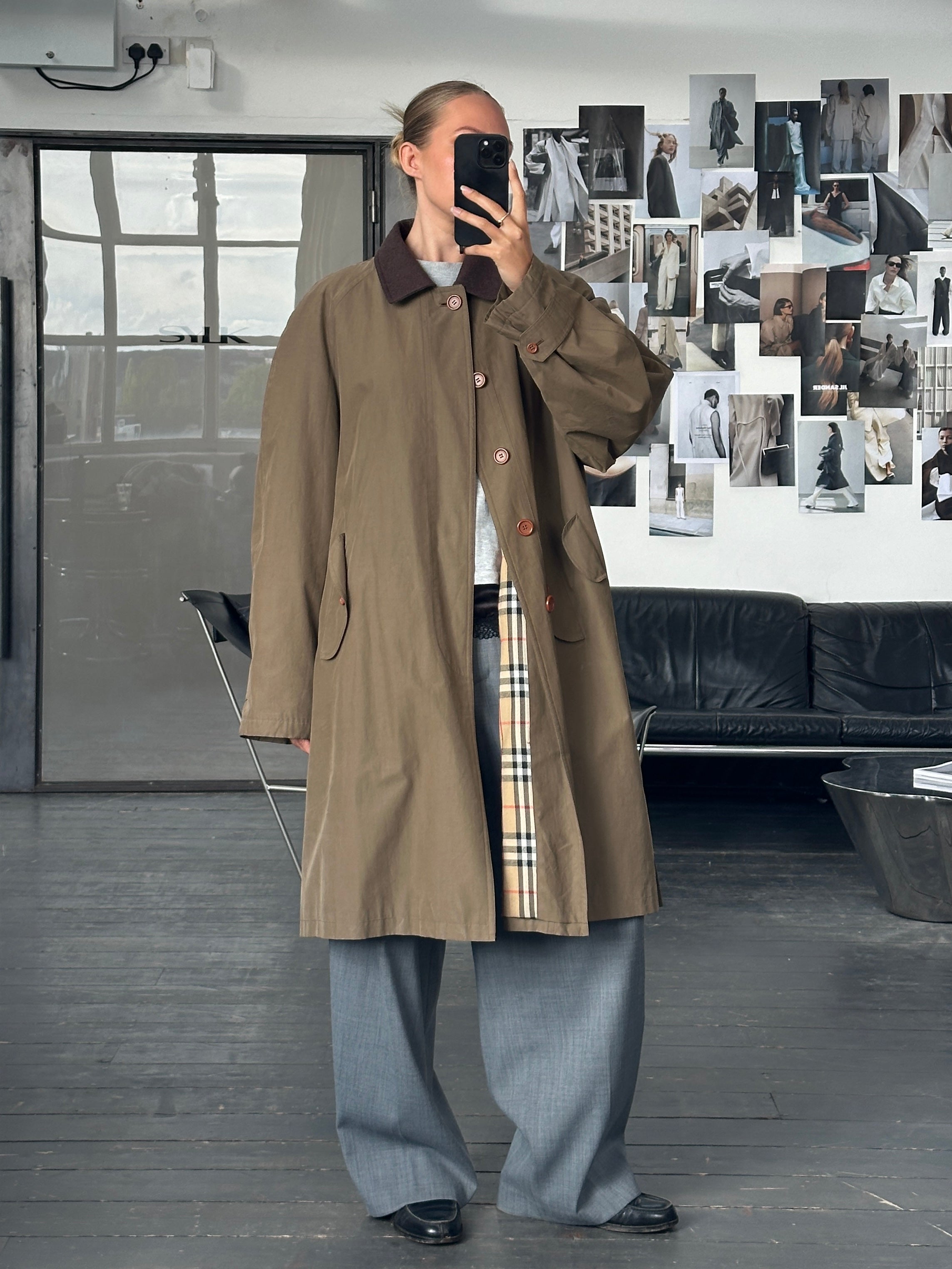 Burberry 1990s cotton field trench coat in XL/XXL, beige color, classic design with belt and button details.