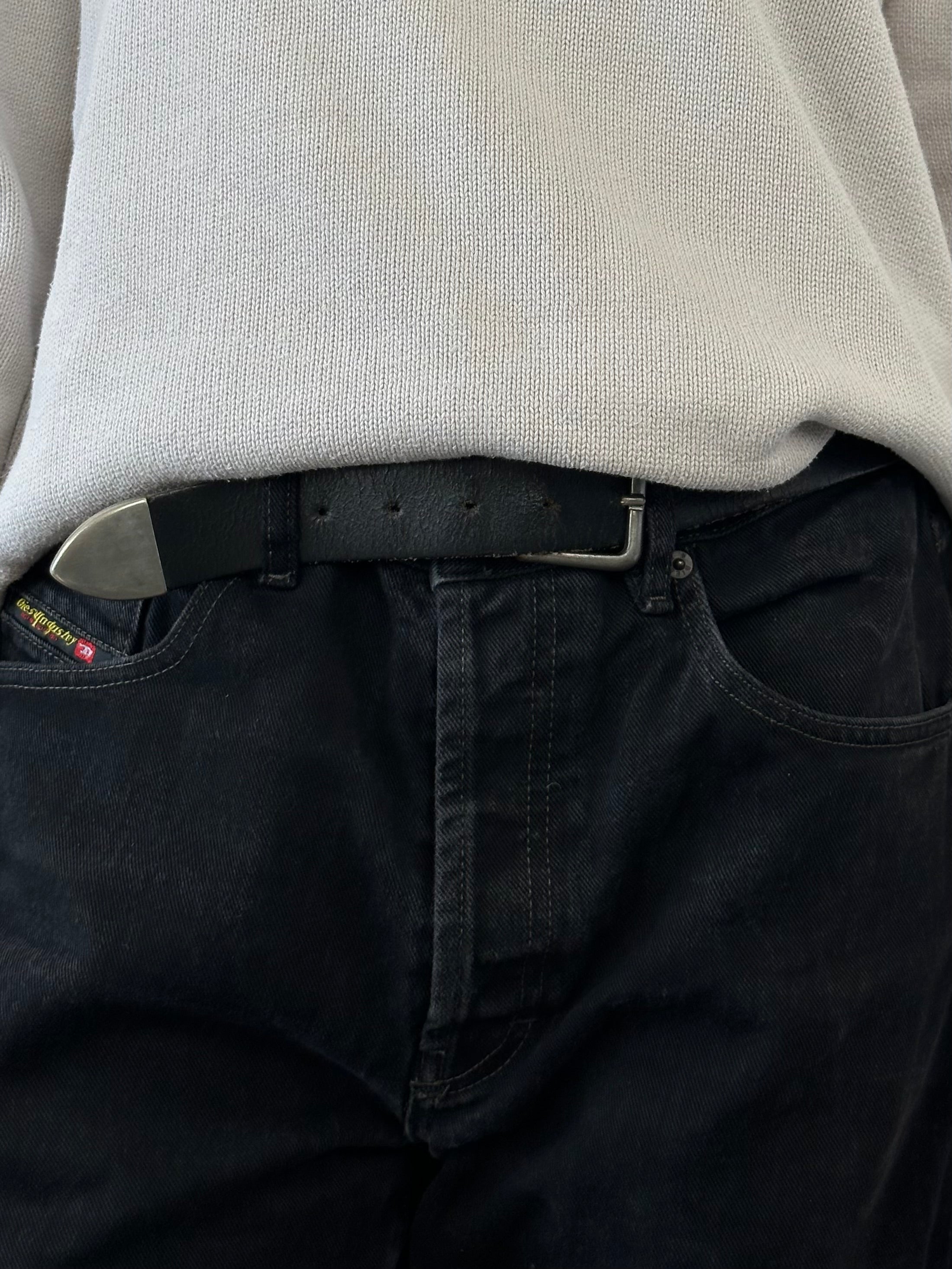 Vintage chrome leather belt in W32-36 size, featuring a classic buckle and durable design, ideal for stylish casual wear.