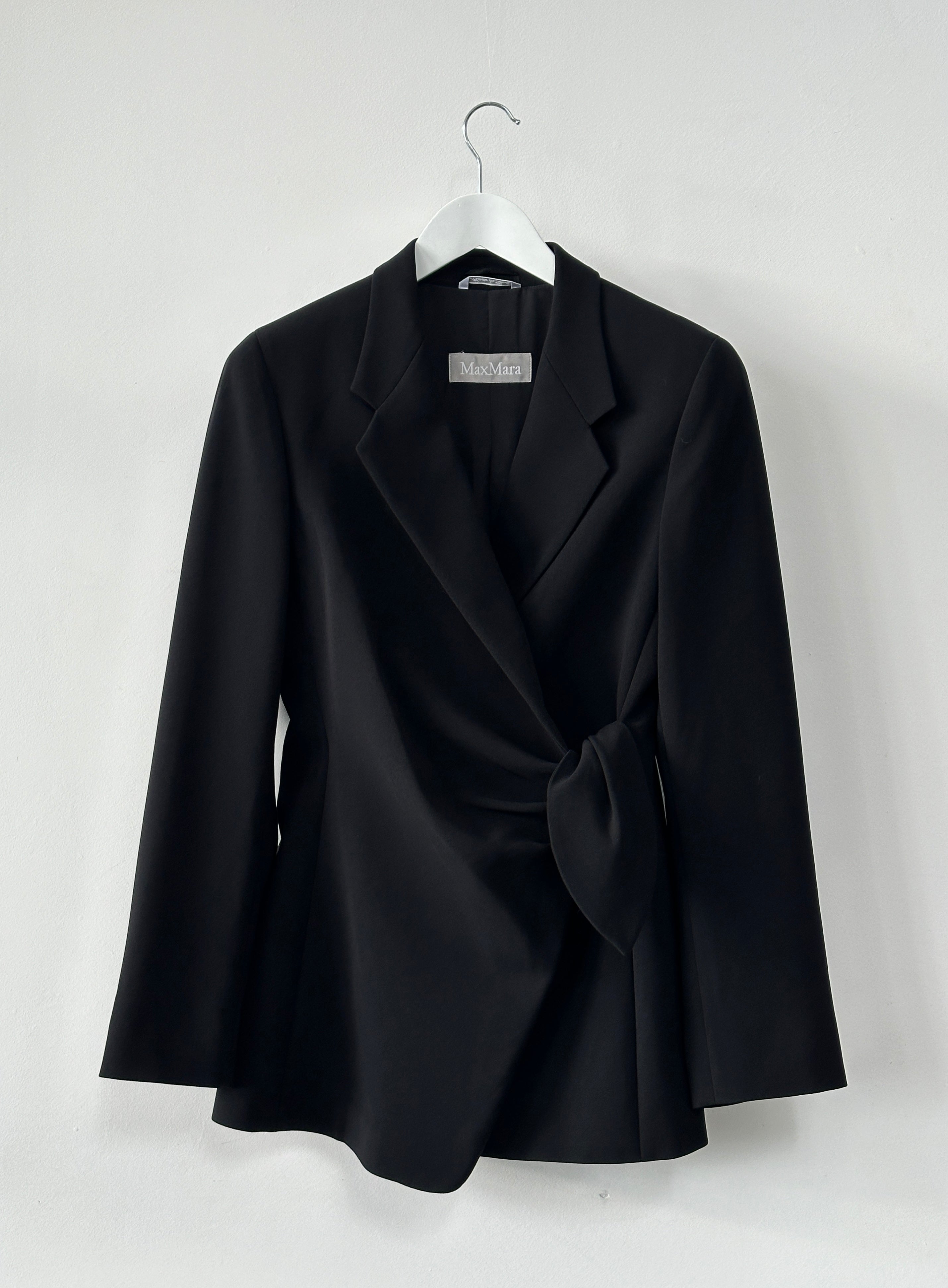 Max Mara tie side blazer in size M, tailored fit with sleek lapels and stylish tie details, front view showing fabric texture.