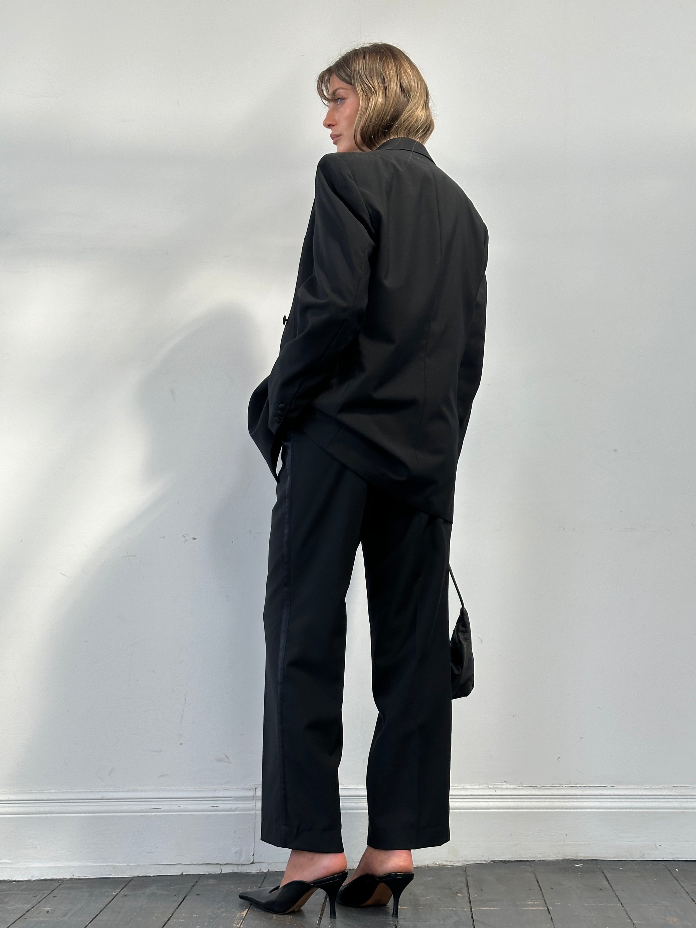 Jaeger men's tuxedo suit in pure wool, double-breasted style, with peak lapels and tailored fit, size 42R/W28.