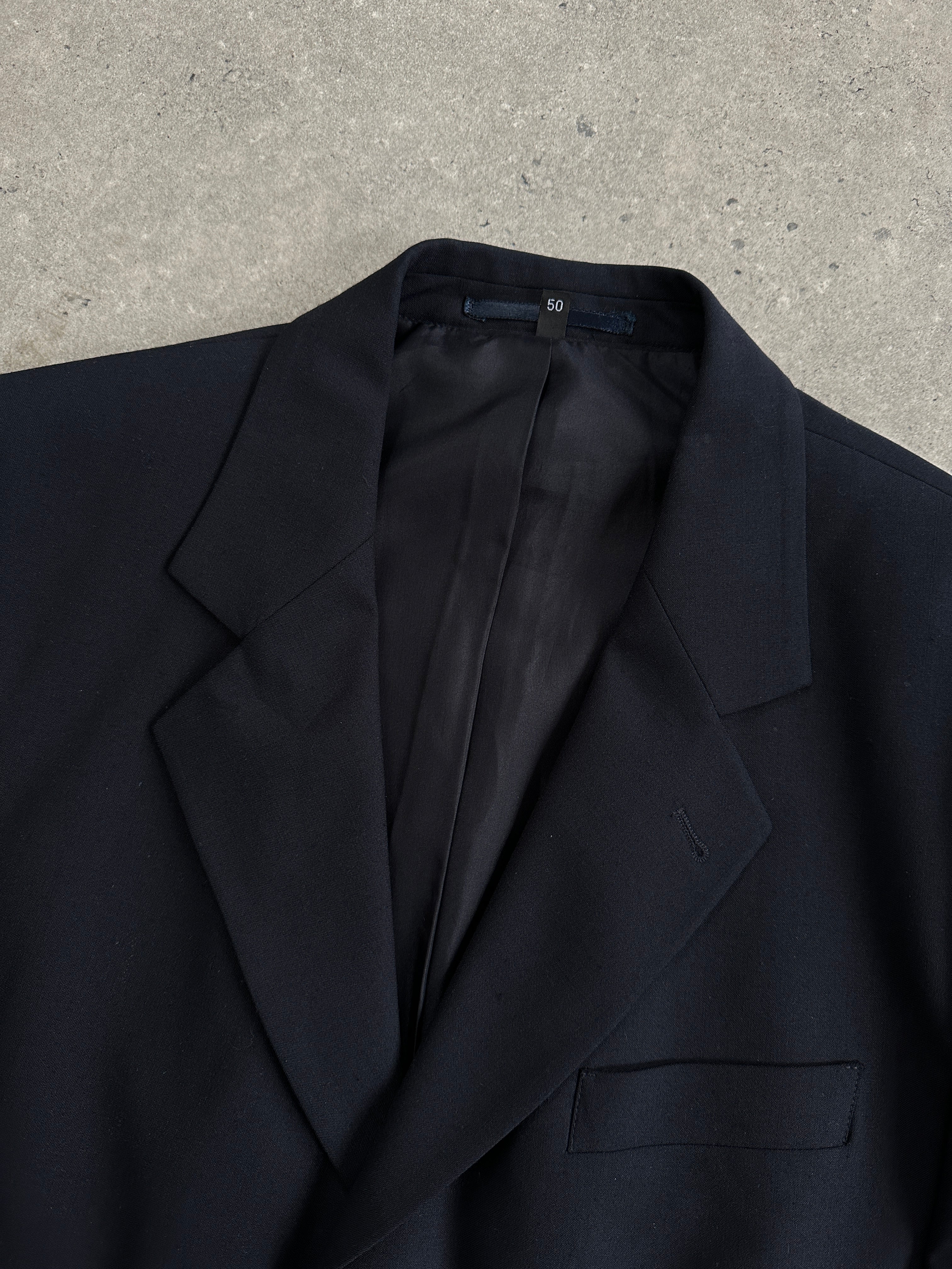 Vintage Virgin Wool Single Breasted Blazer in size 40R/L, tailored fit with classic lapel and button closure, in a deep navy color.