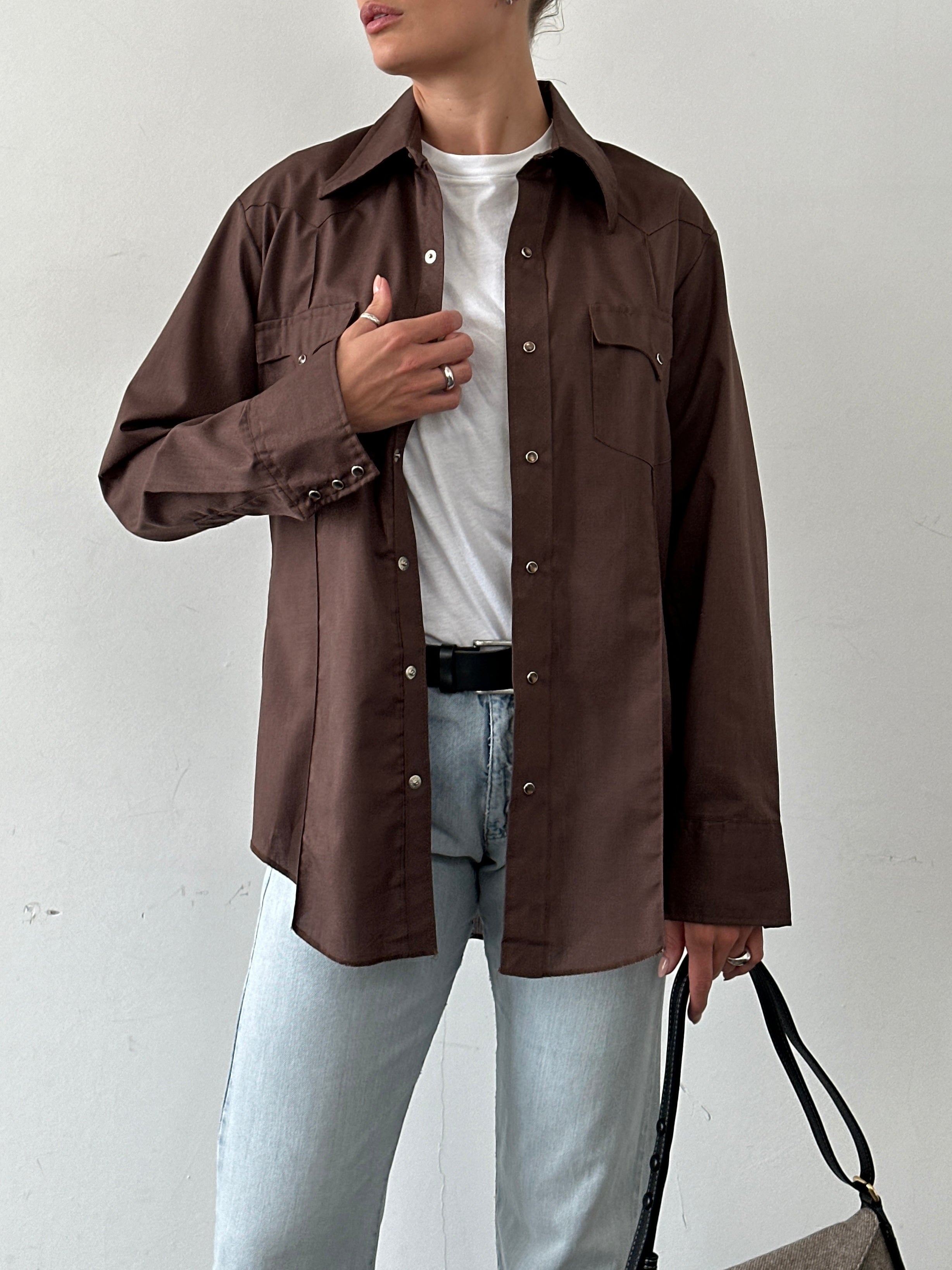 Vintage Western cotton dagger collar shirt in M/L size, featuring a classic Western style with a pointed collar and detailed stitching.
