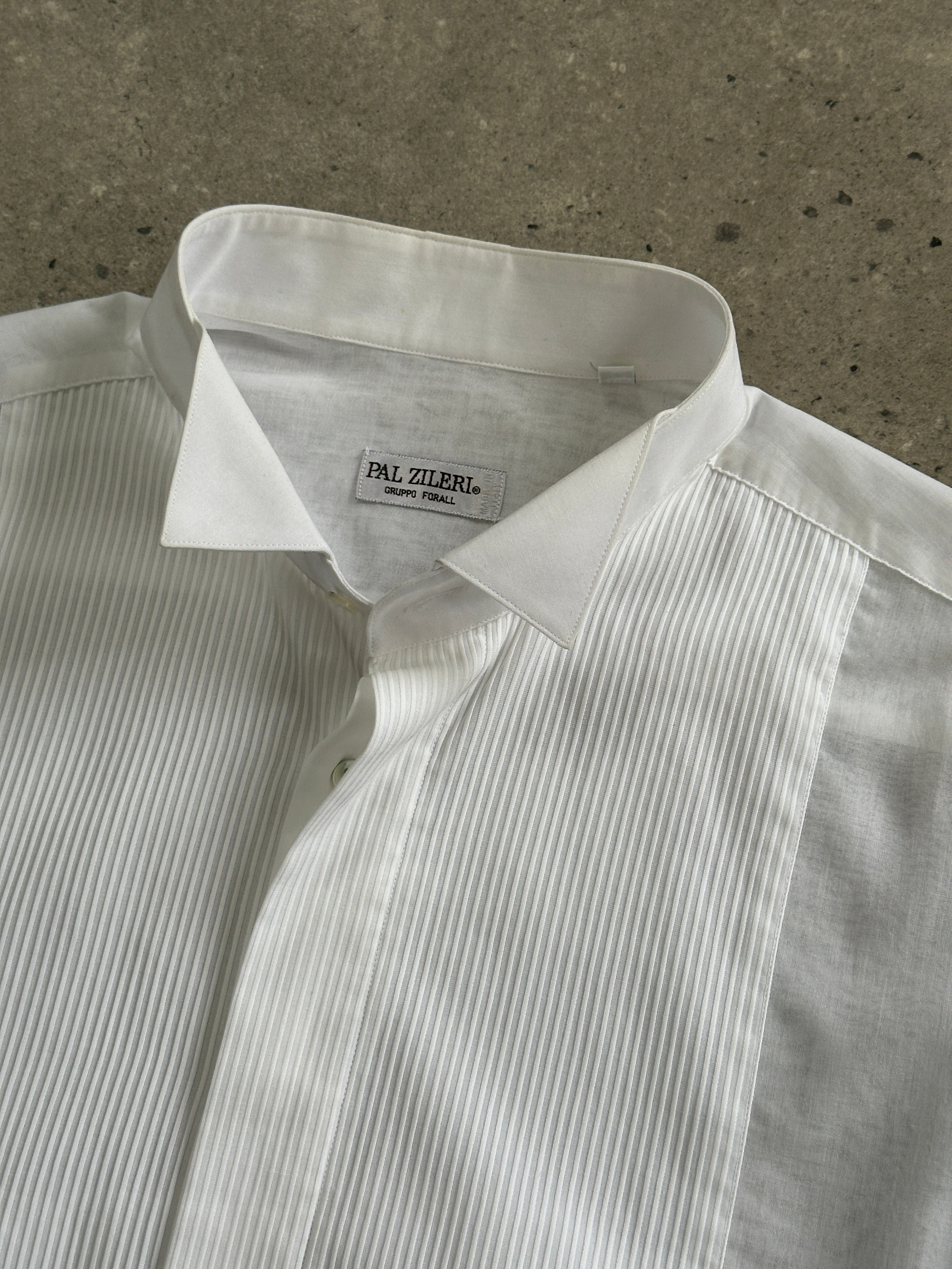 Pal Zileri sheer wing collar dress shirt in size XL, featuring a lightweight fabric and classic collar design.
