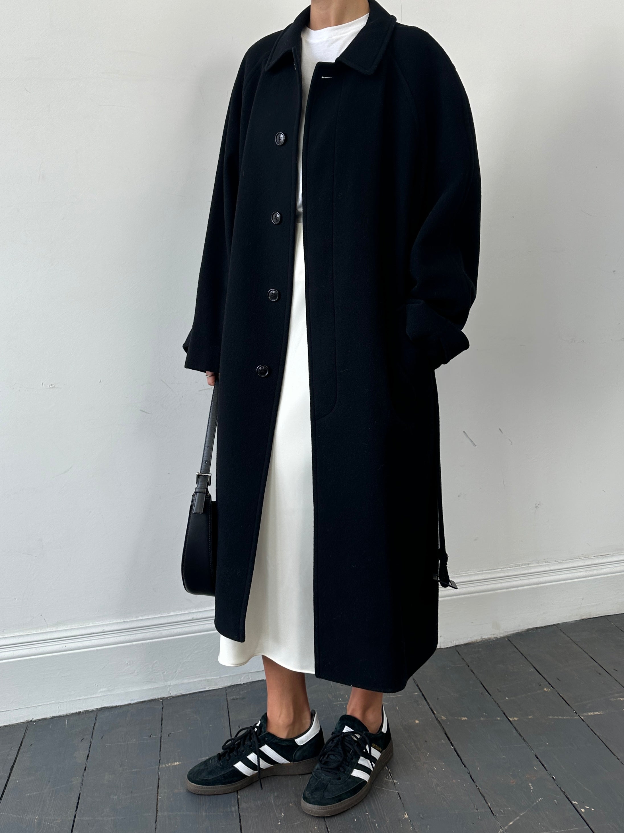 Vintage wool and cashmere belted coat with concealed placket in size XL, showcasing a classic, textured design and structured fit.