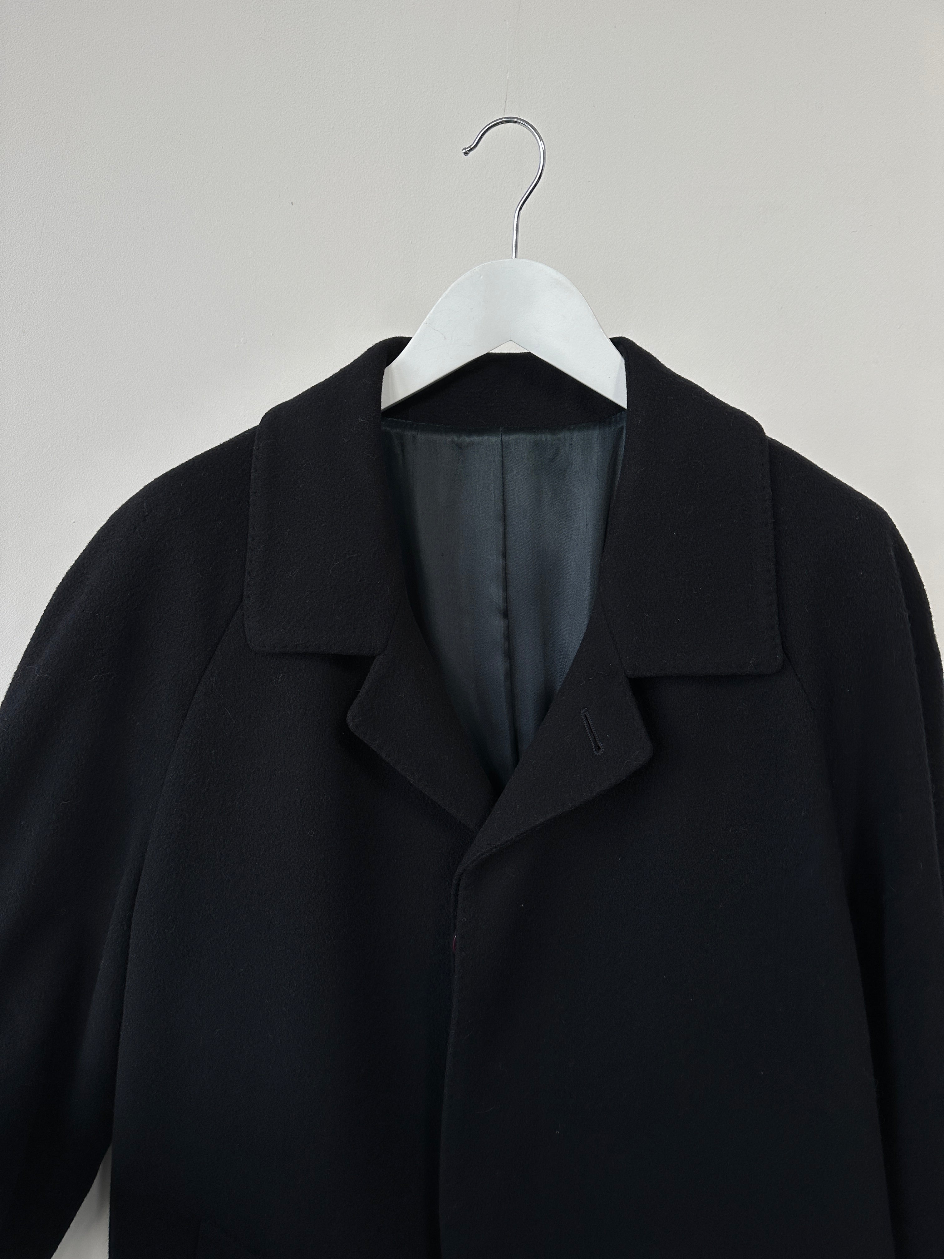 Vintage Italian wool and cashmere coat with concealed placket in size L/XL, featuring a classic, tailored design.
