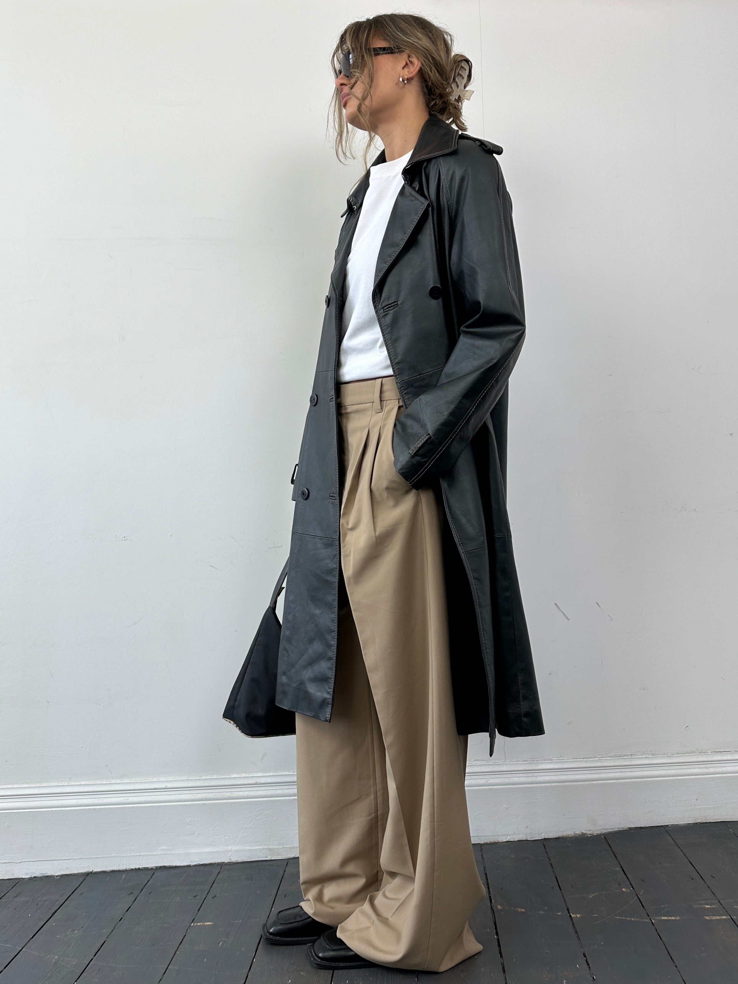 Conbipel leather trench coat with contrast stitching, double-breasted design, and classic leather jacket style in size M.