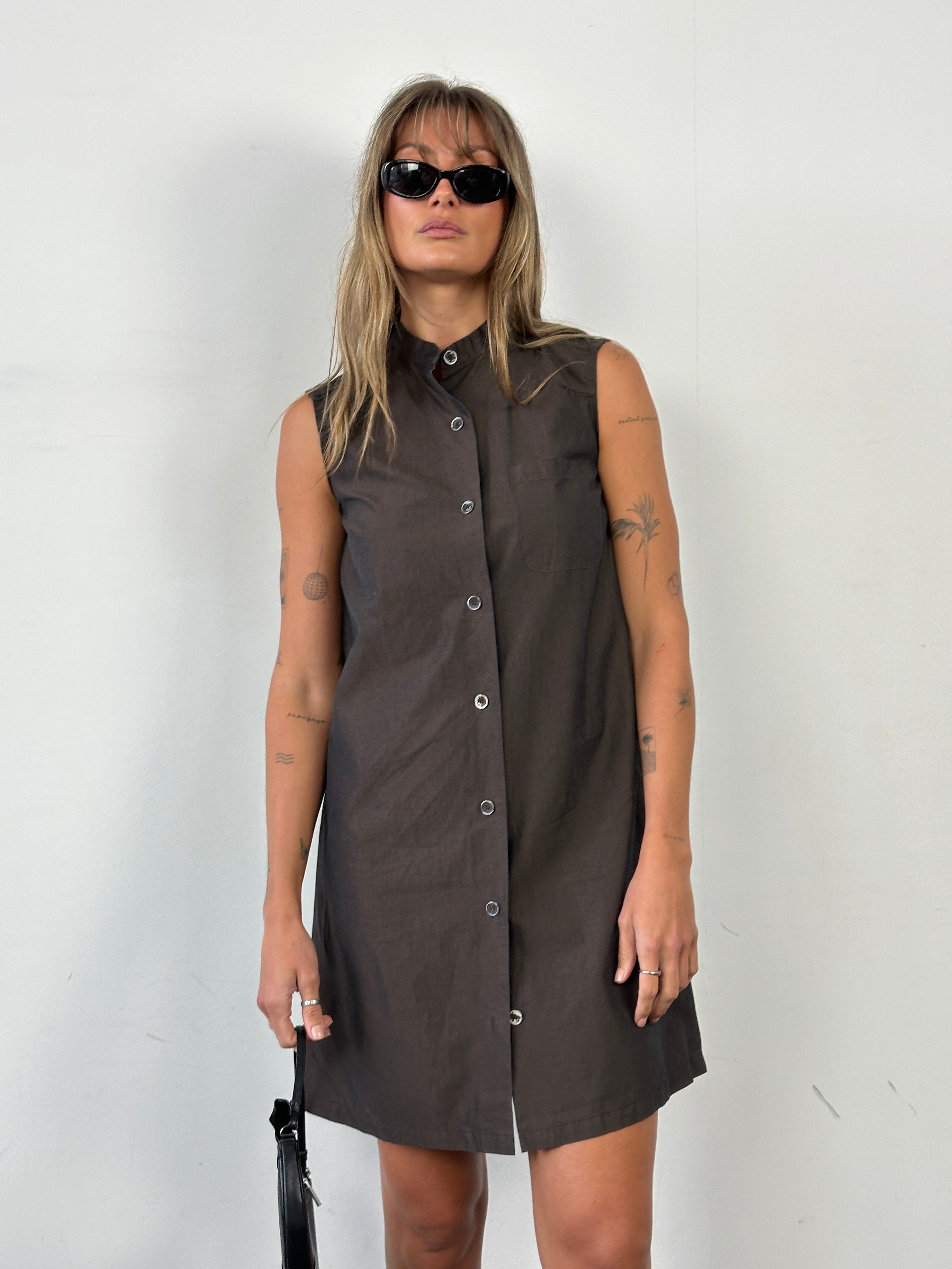Max Mara sleeveless cotton A-line shirt dress in white, size small, featuring a classic collar and button-front design.