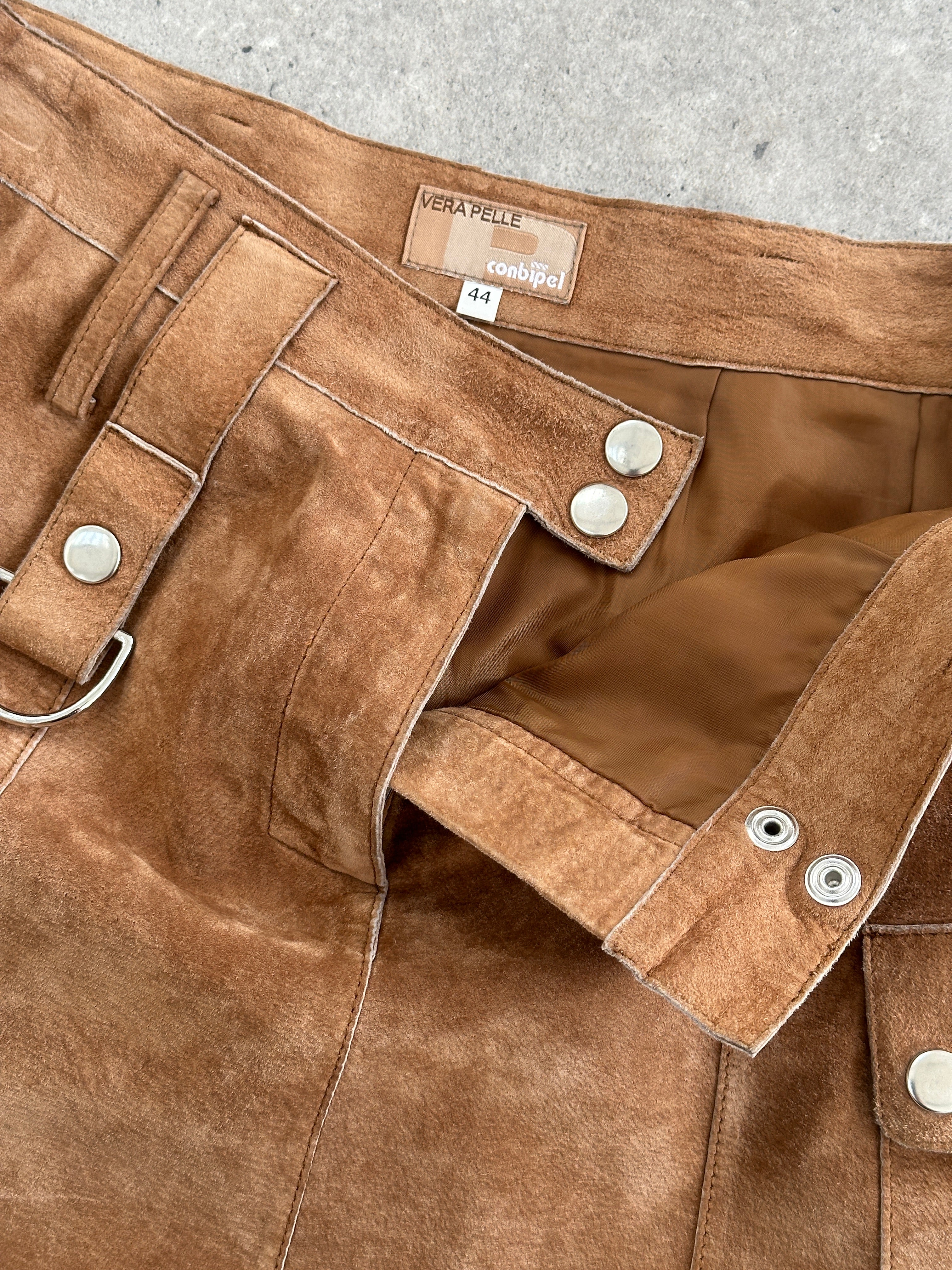 Conbipel suede mini skirt in W28, showcasing a stylish short skirt with soft suede material and a fitted silhouette.