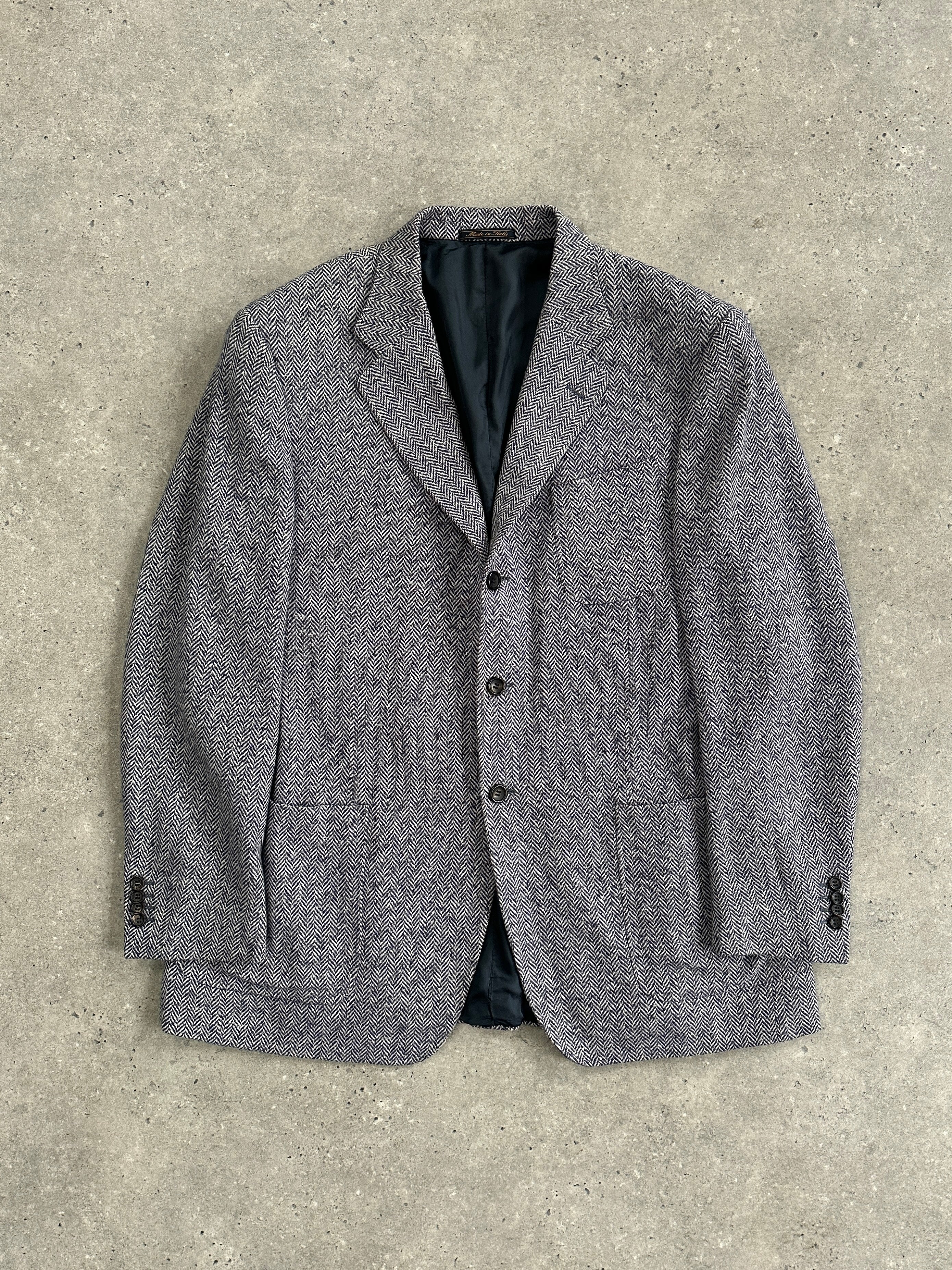 Ermenegildo Zegna pure cashmere herringbone blazer in size 44R/XL, tailored fit, featuring classic herringbone pattern and refined craftsmanship.