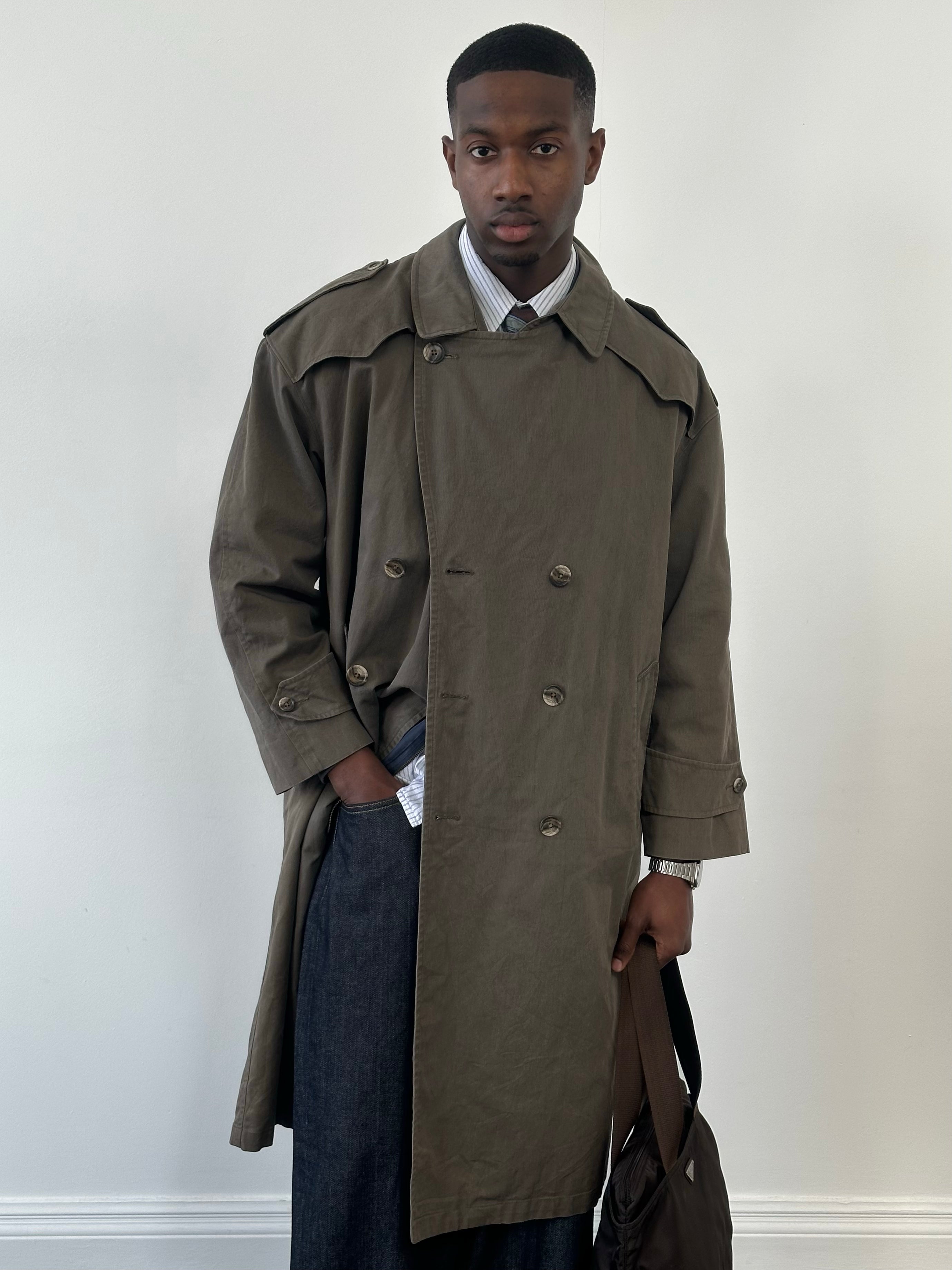Christian Dior Le Connaisseur 1980s cotton double-breasted trench coat in XL, featuring classic design and tailored fit.
