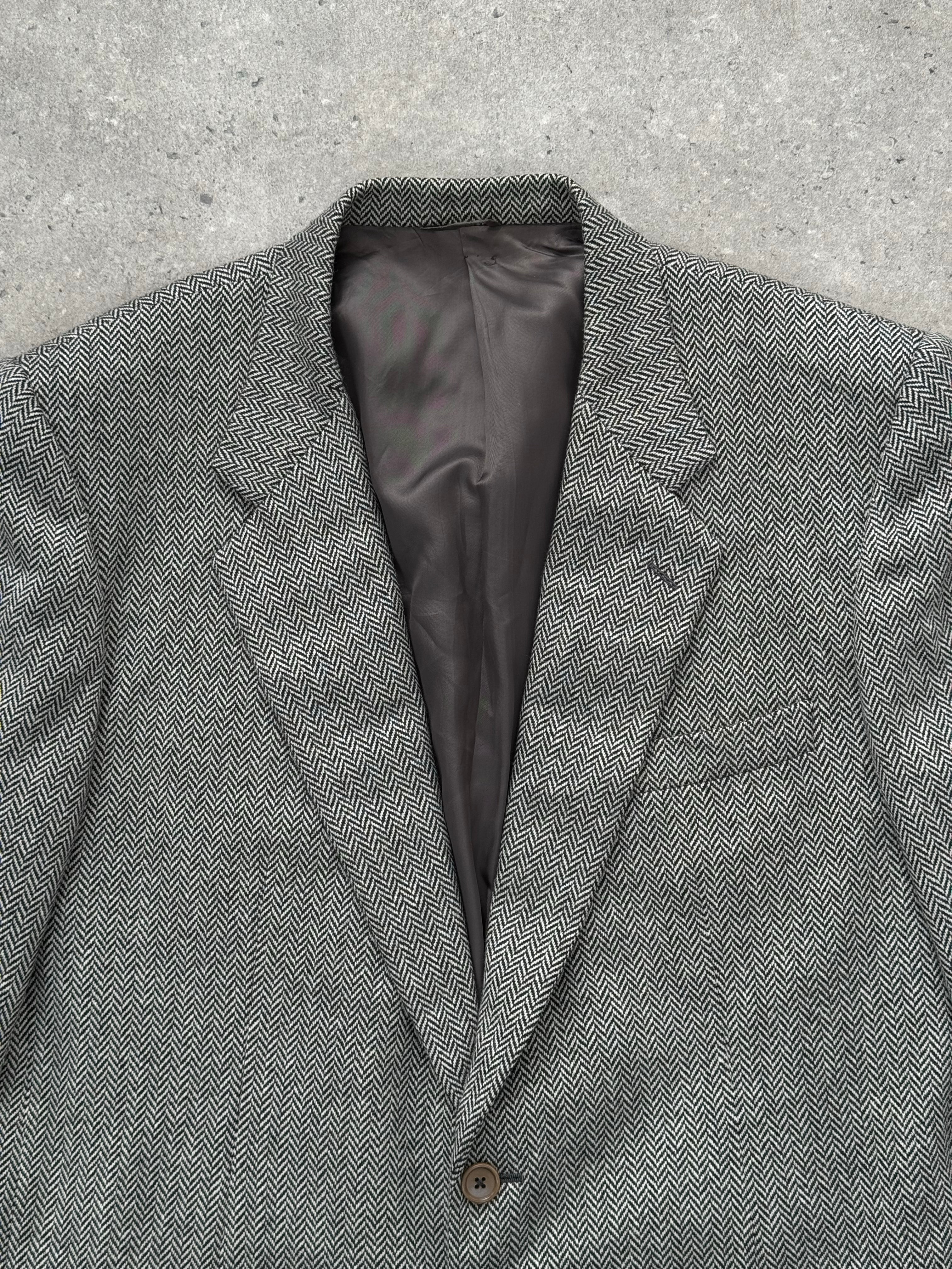 Burberry 1990s pure wool herringbone blazer in XL, featuring classic tailored design and beige herringbone pattern.