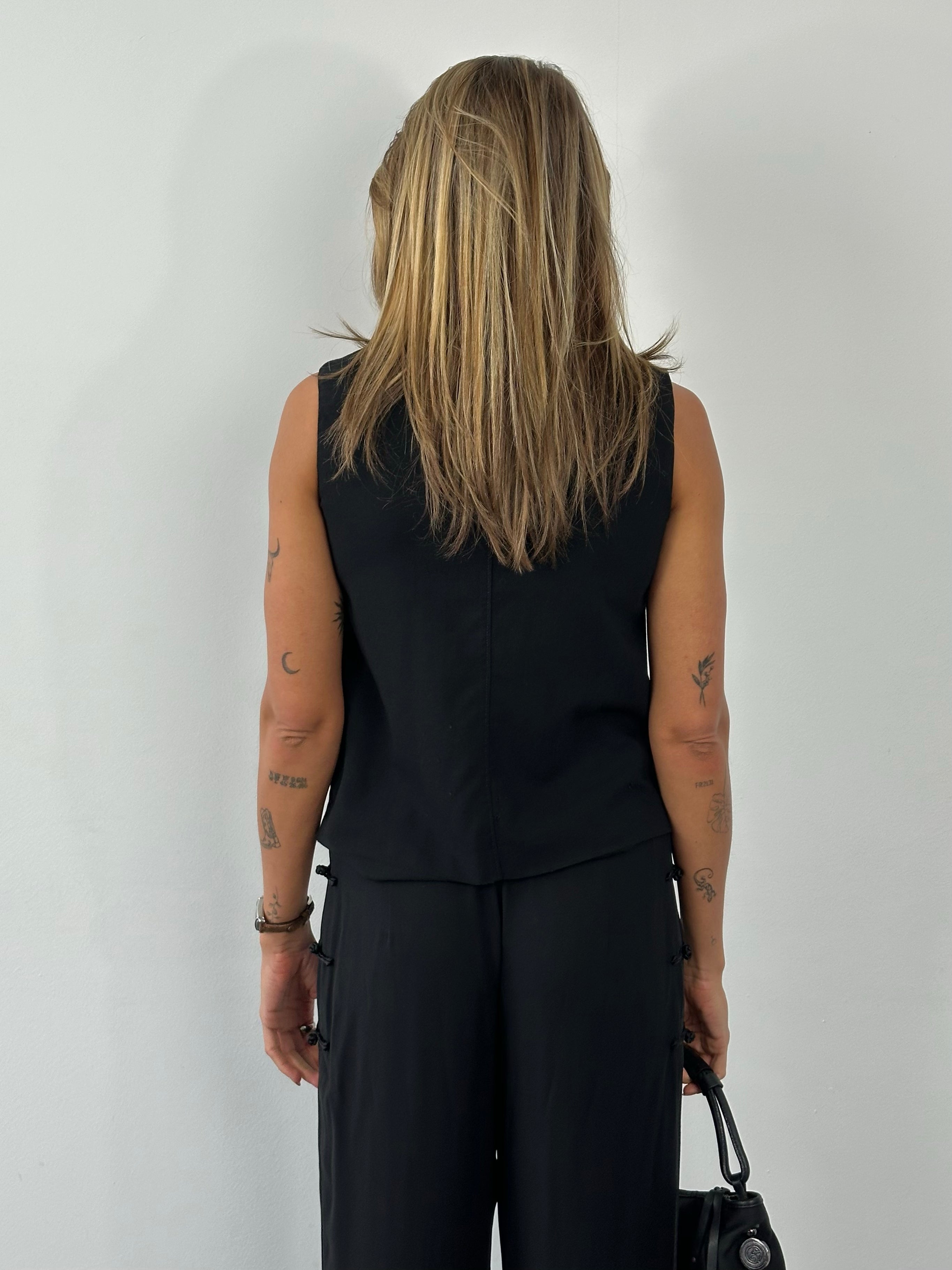 Nicole Farhi 1990s pure wool sleeveless top in XS, shown in cream color, with a fitted design and subtle shoulder detail.