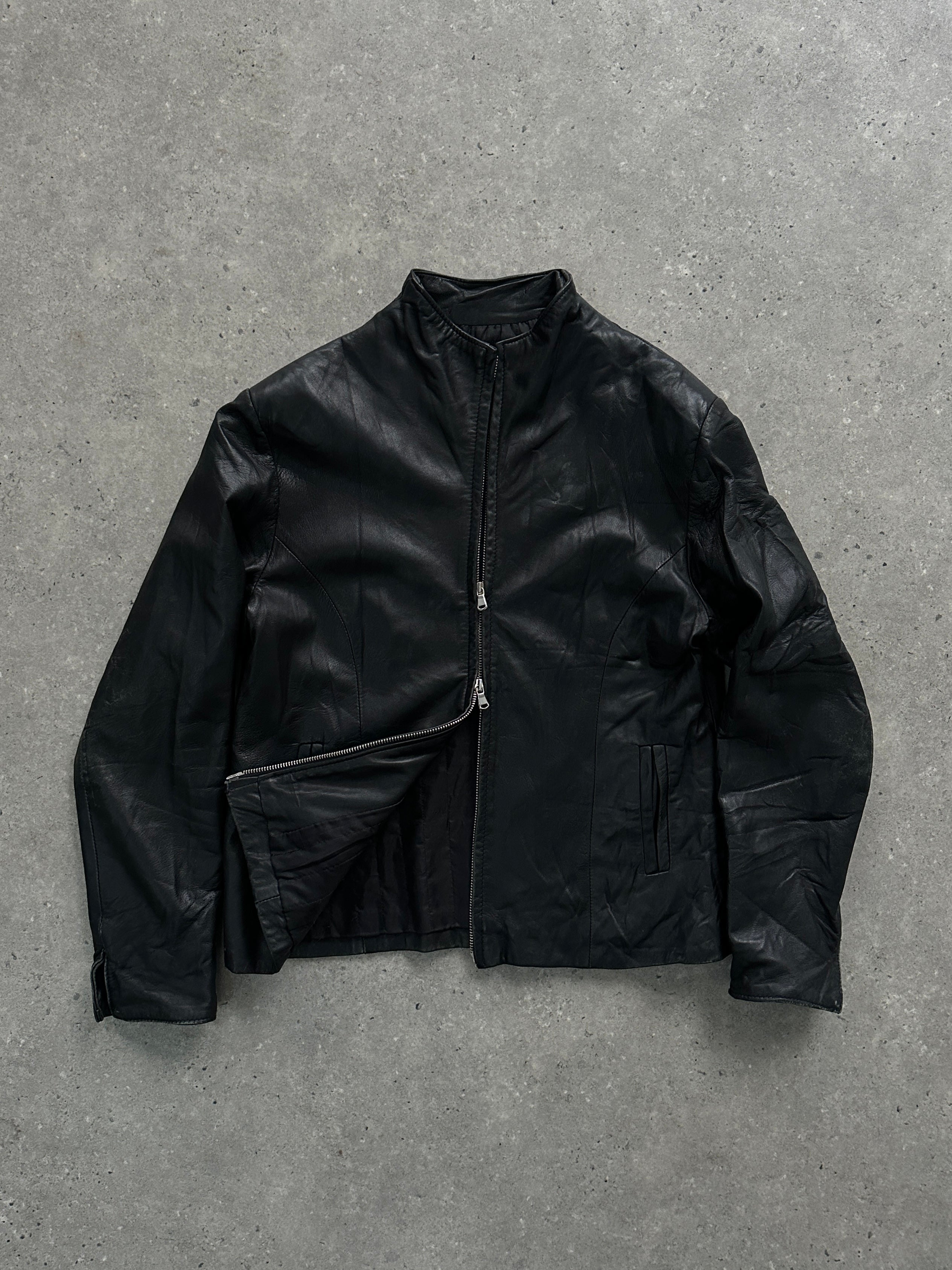 Vintage Italian leather jacket with high neck and double zip design, size small, showcasing a stylish vintage jacket.
