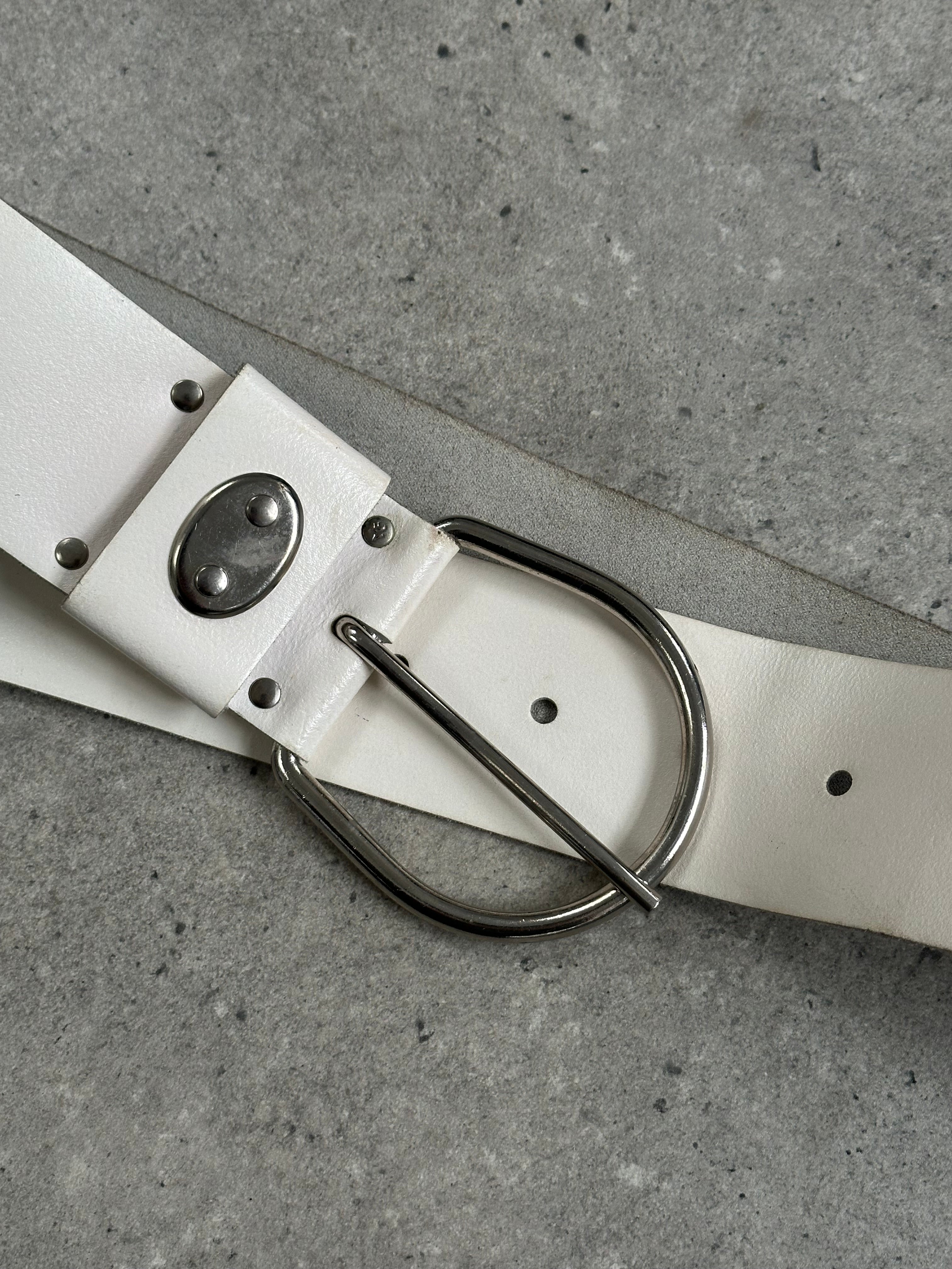 Vintage 1990s chrome chunky leather belt with adjustable W27-34, featuring a bold, textured design and vintage metal buckle.