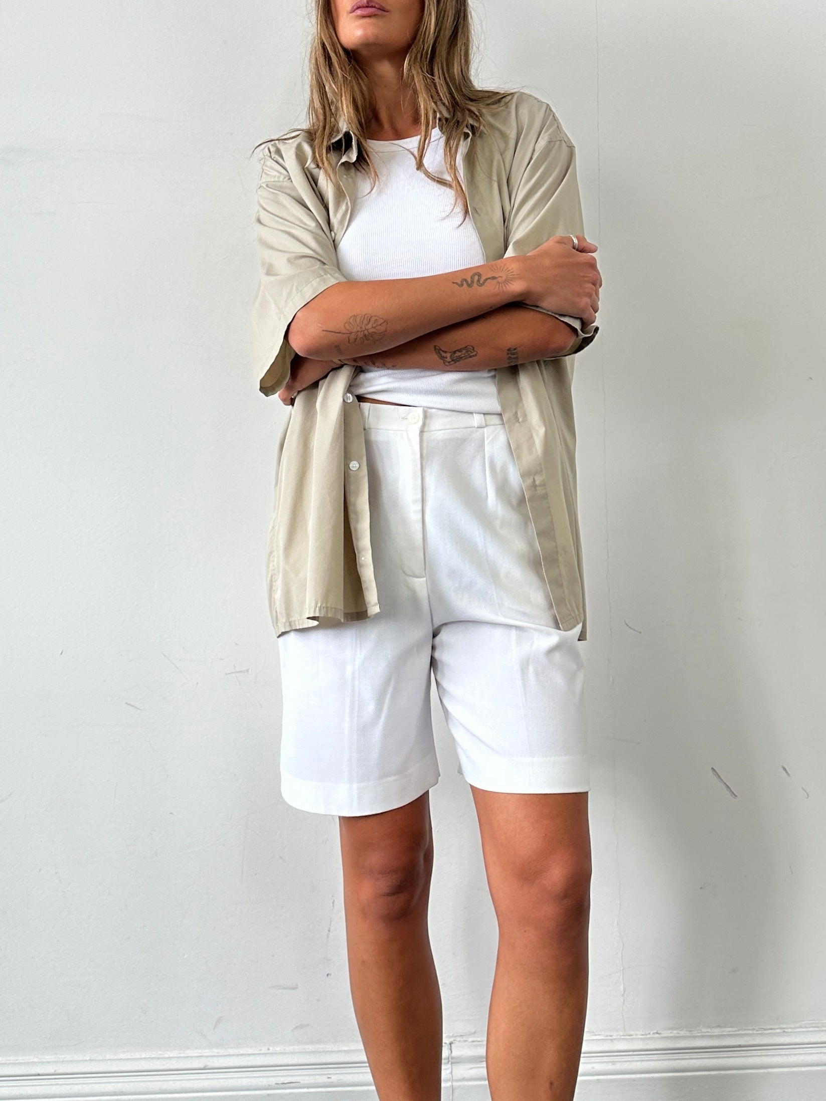 Vintage pleated Bermuda shorts for women, size W26-28, featuring a classic high-waisted design and tailored pleats.