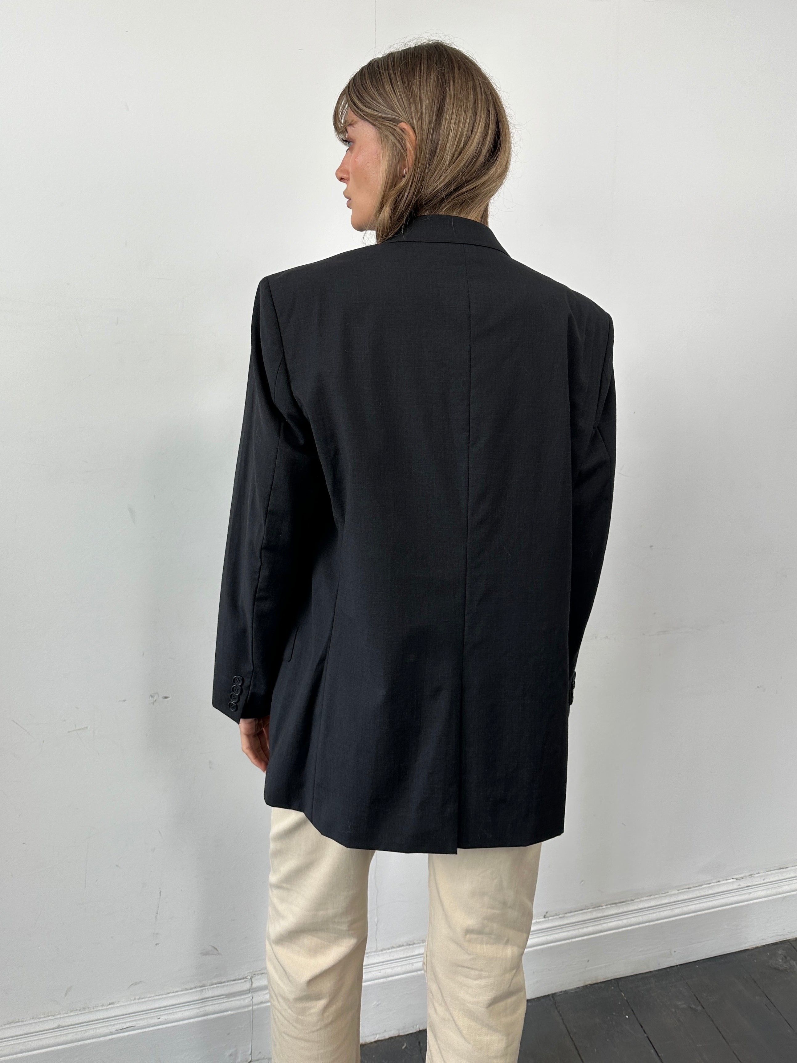 Vintage Italian virgin wool blazer in size 44R/XL, single-breasted style with classic tailored fit and timeless design.