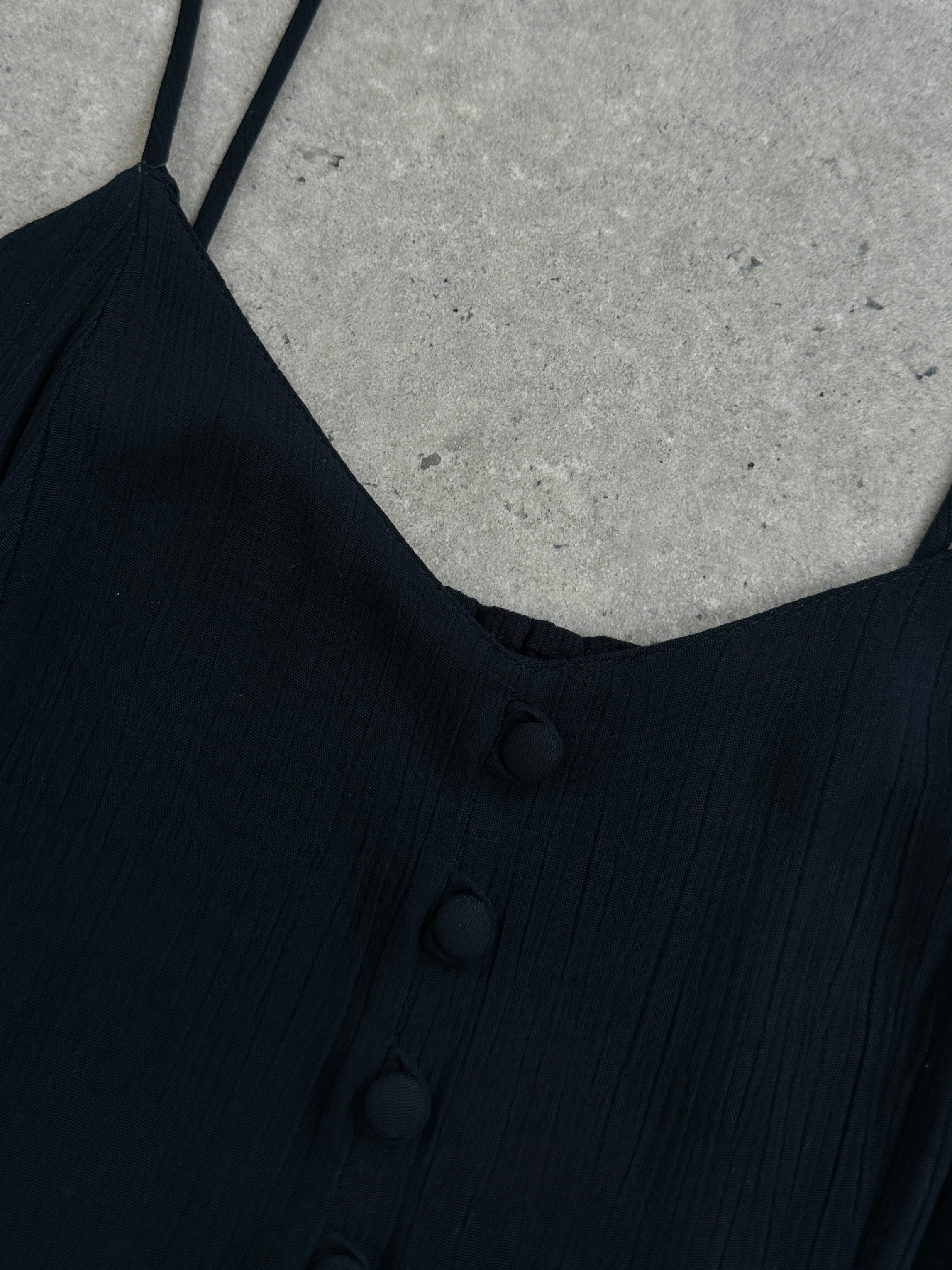 St Michael British pleated crinkle midi dress in size M, featuring a flowy design and elegant pleats.