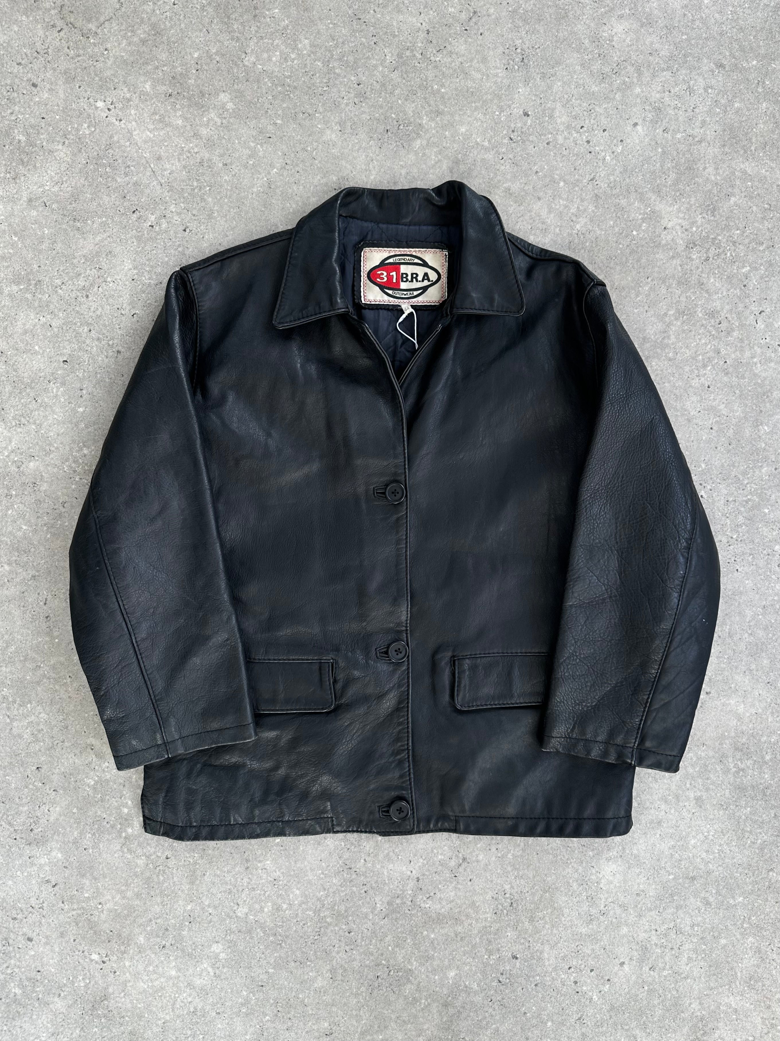 Vintage leather jacket in size M featuring classic design, brown leather with visible stitching and a timeless style.