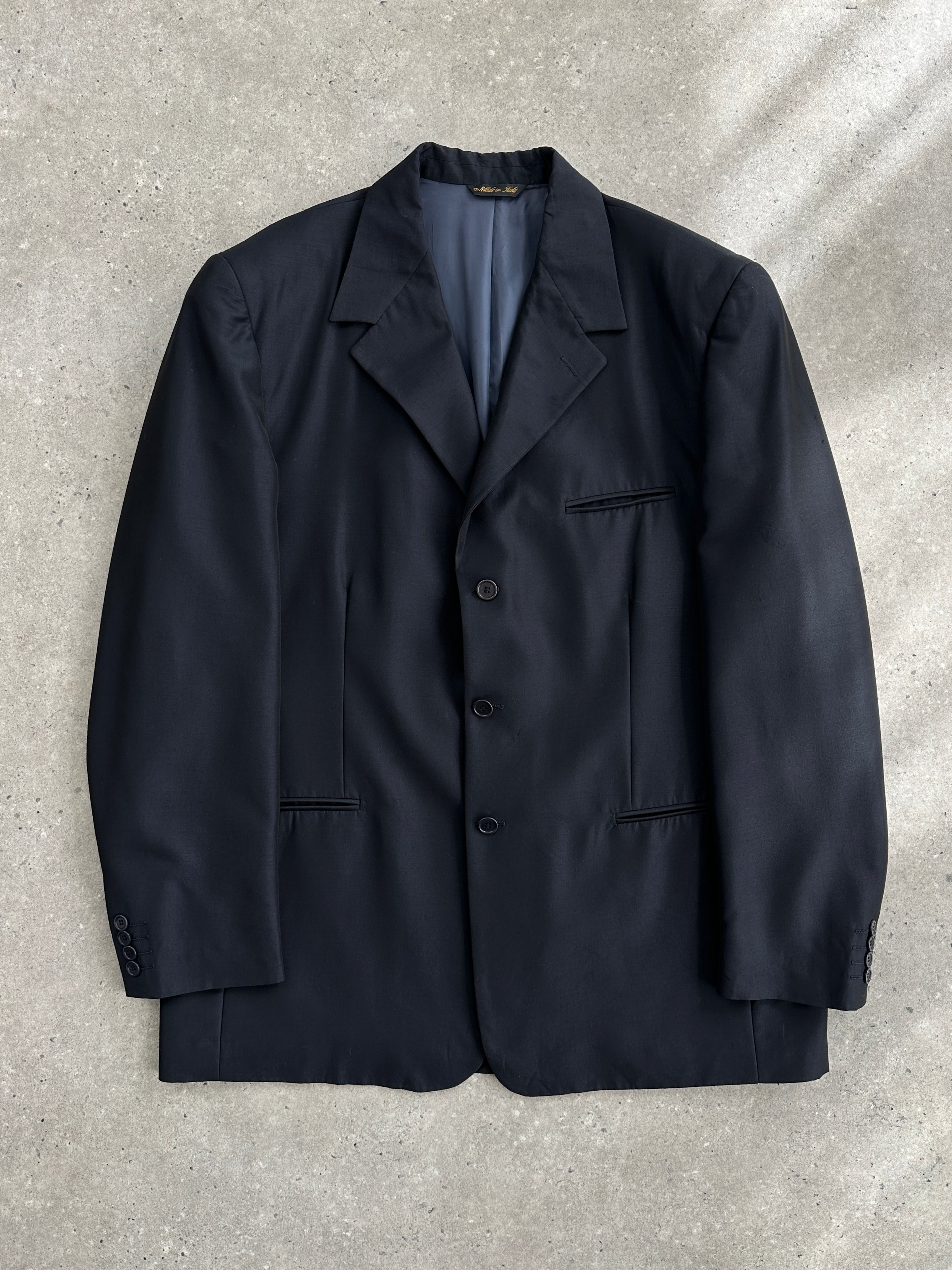 Italian vintage single-breasted blazer in size 46R/XL, featuring classic lapels and tailored fit, styled on a hanger.