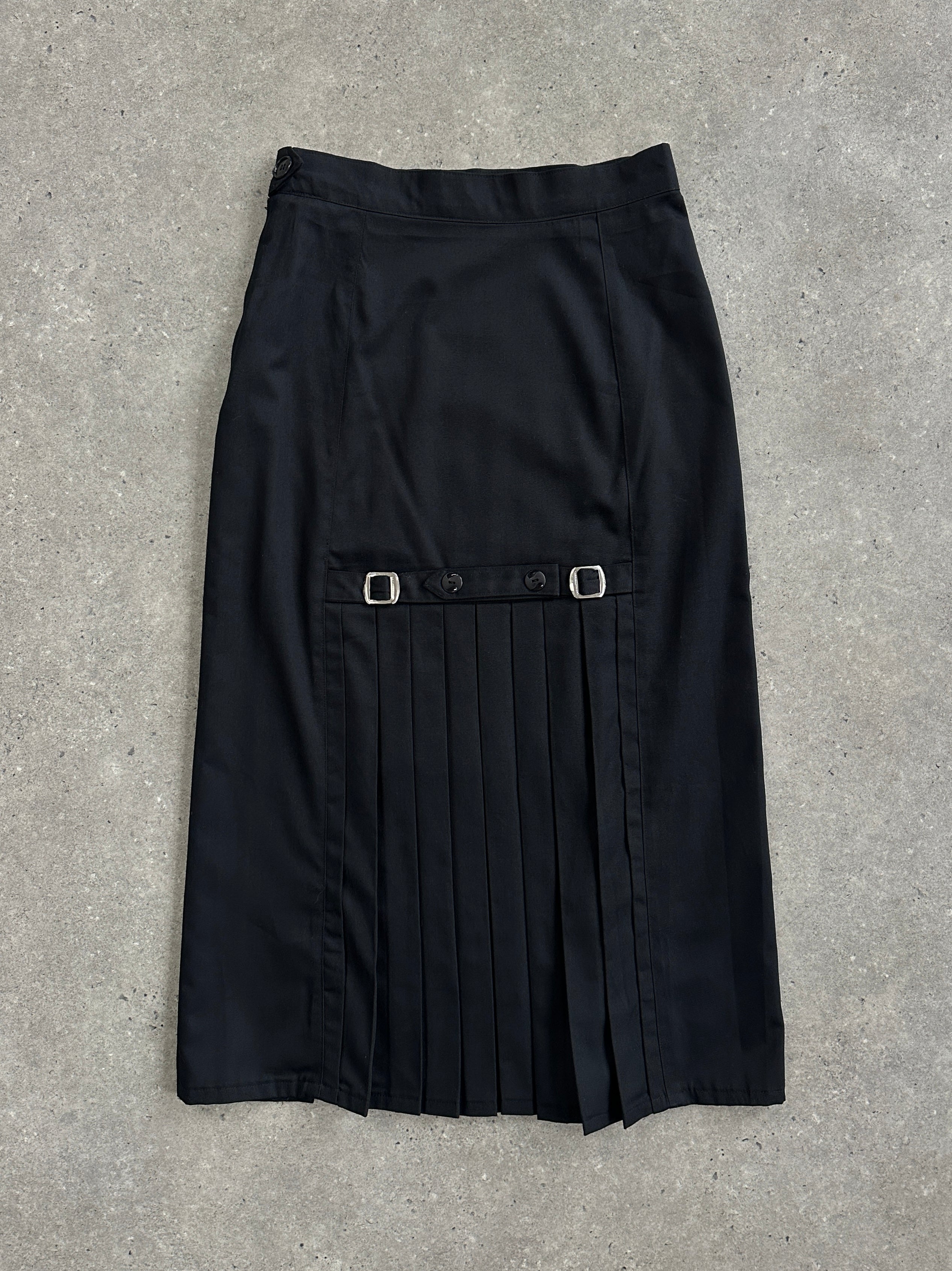 Vintage 1990s pleated midi skirt with W26 waist, showcasing classic retro style and flowing pleats in a natural fabric.