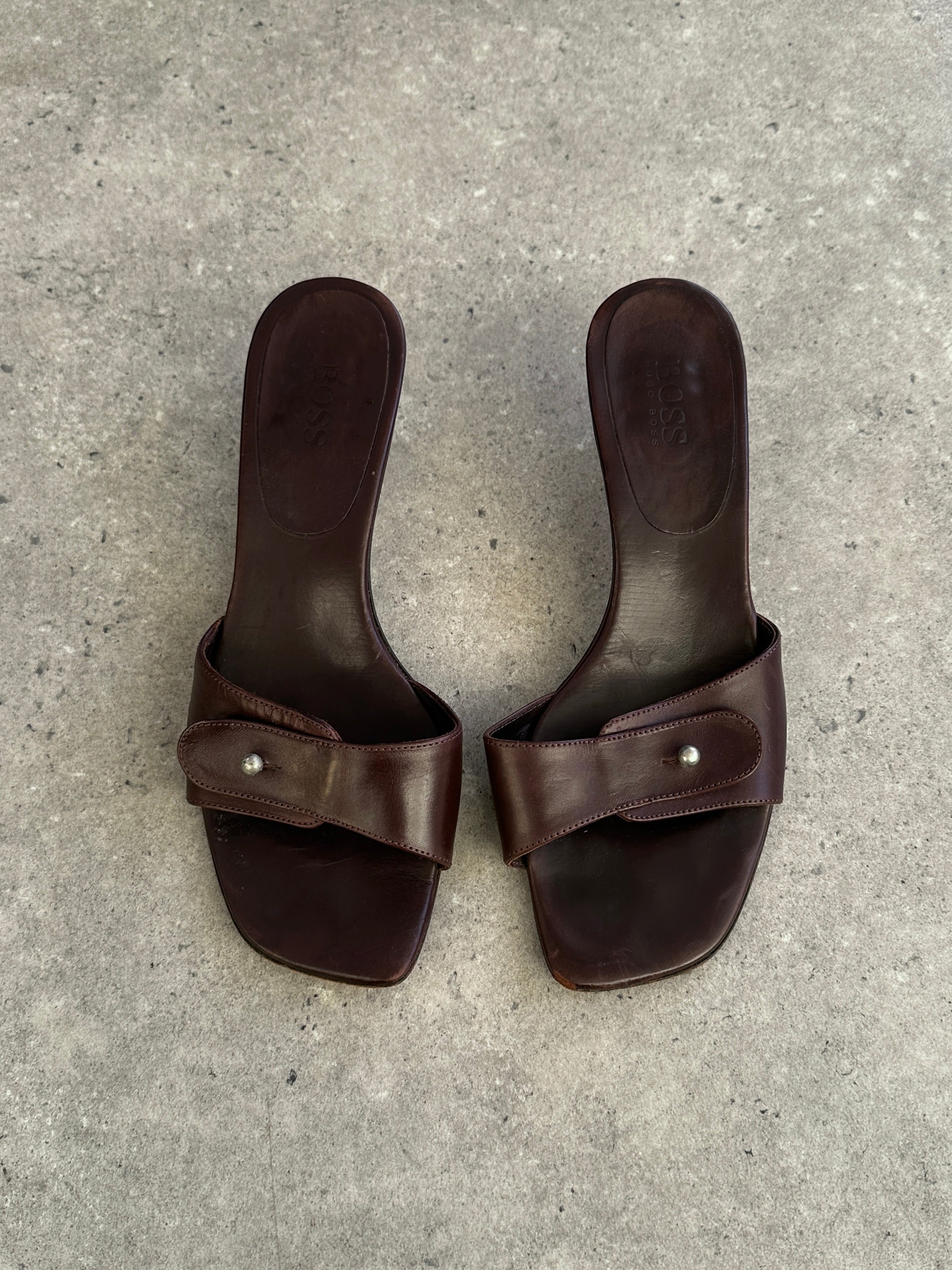 Hugo Boss leather mules in black, UK size 5, EUR 38, stylish slip-on shoes with sleek design and pointed toe.